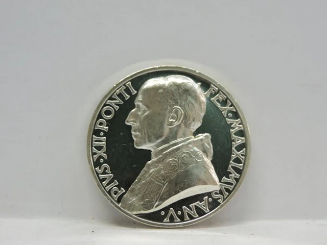 Vatican. Silver medal 1943 Papa Pio XII Anno V "Papa implora la Vergine"