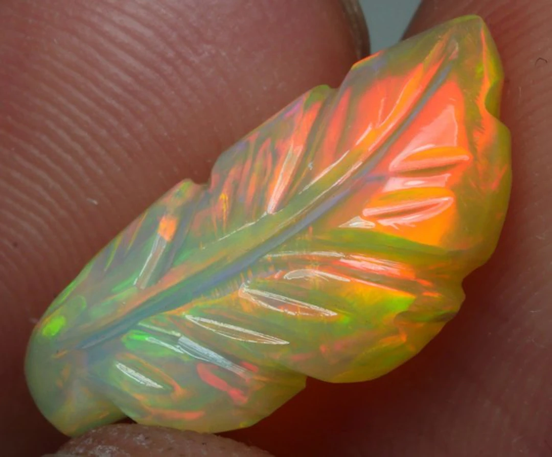 2.4 cts - Top Colors - Natural Crystal Opal...