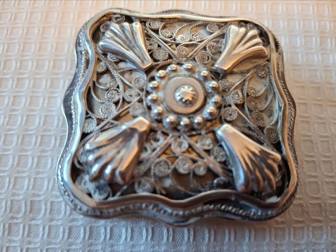 Peppermint box - Antique Dutch heavy silver peppermint...