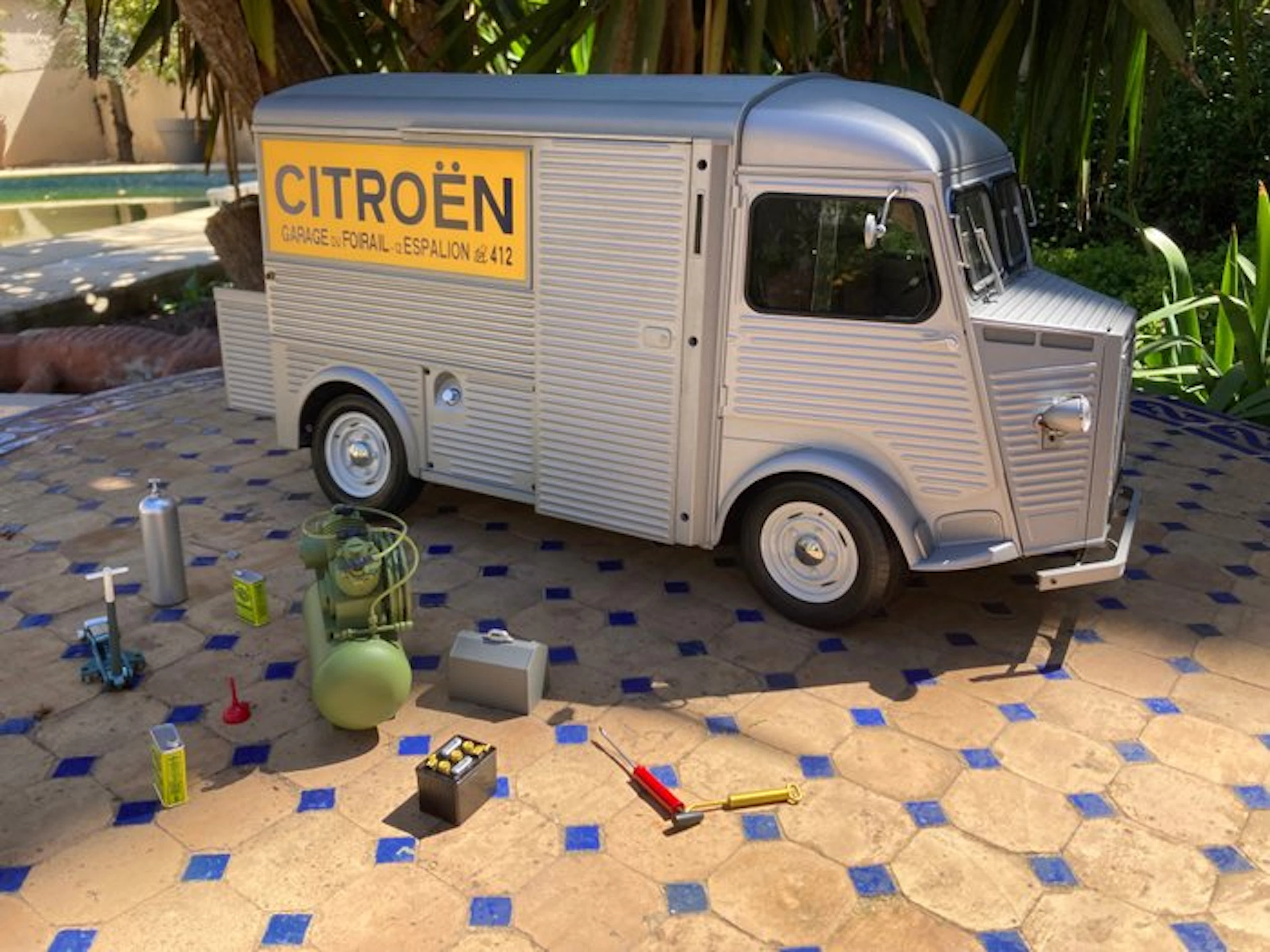 Altaya 1:8 - Model car - Kit Citroen Type H 120 numéros