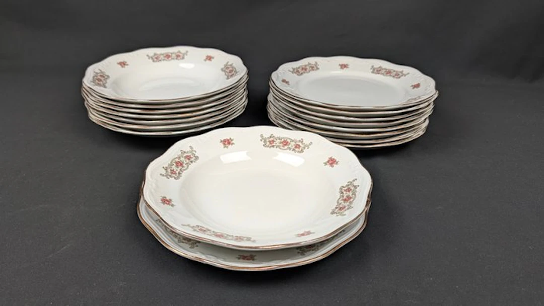 Richard Ginori - Dinner service (16) - Porcelain - Relief