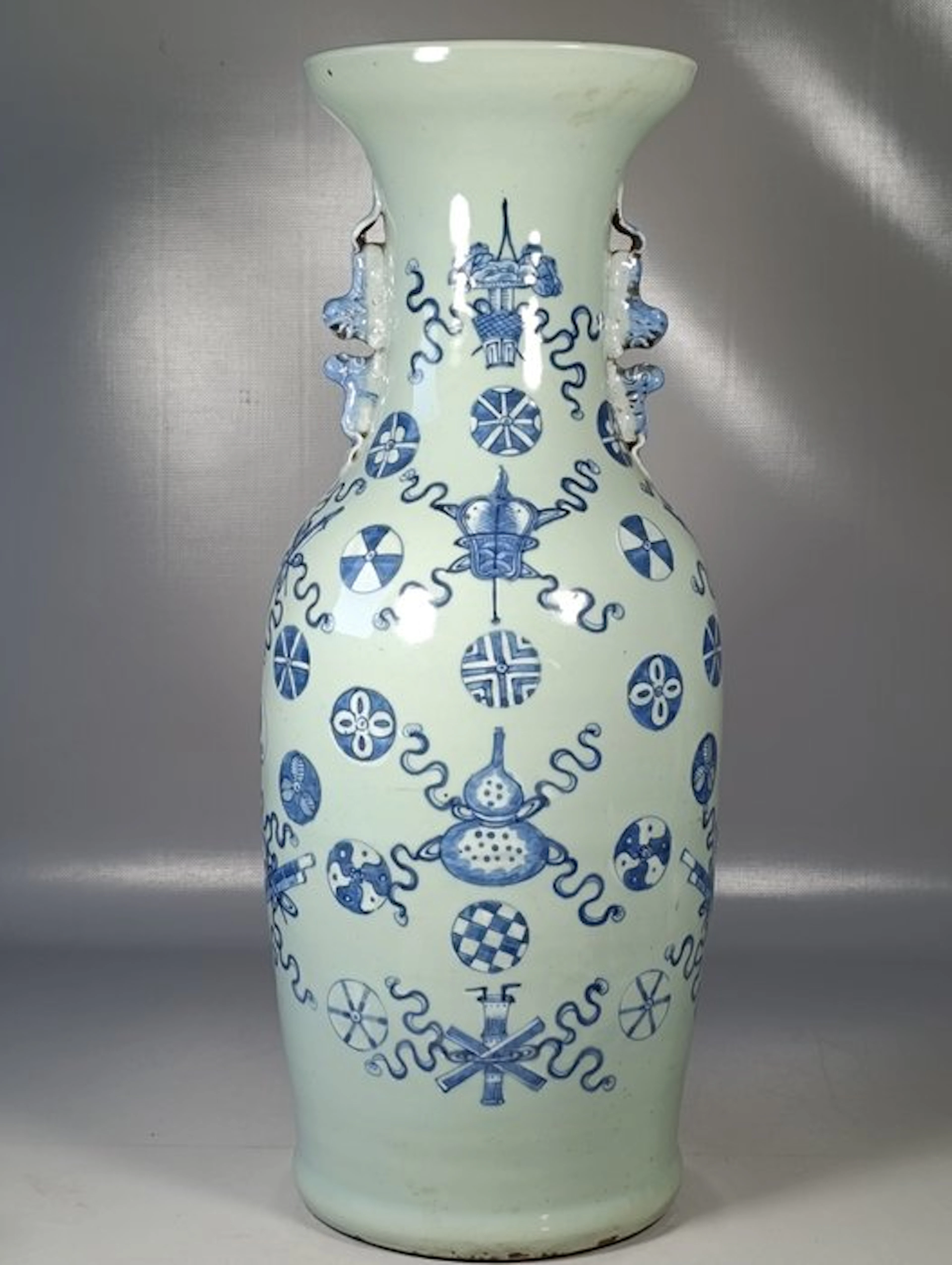 Vase - Porcelain - China - Qing Dynasty (1644-1911)