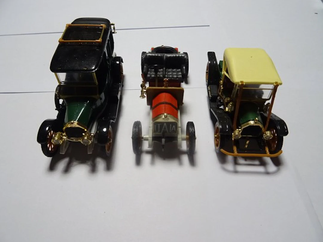 Rio - Model car (3) - 3 like-new models in their original packaging.