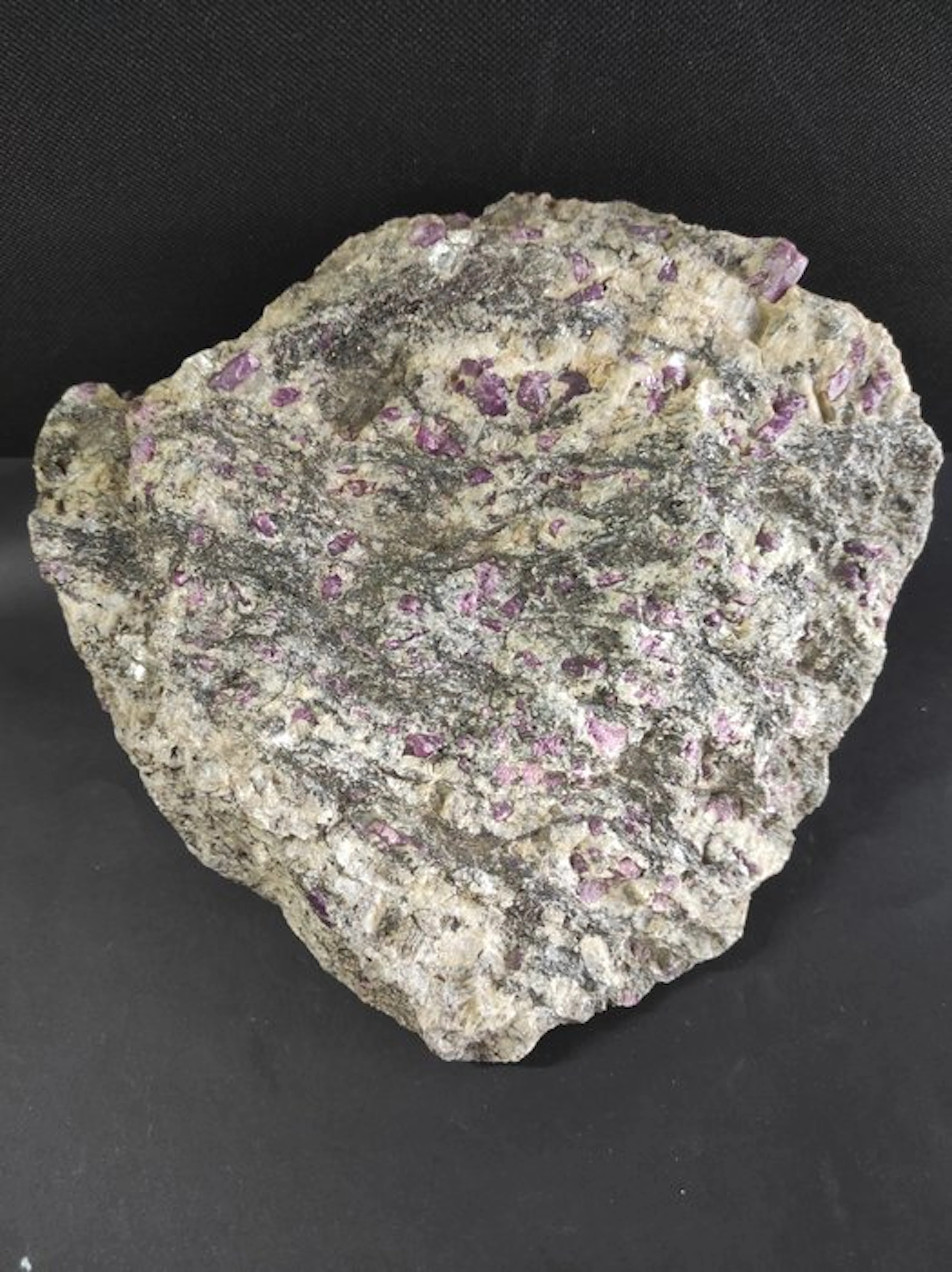 Ruby Crystals on matrix - Height: 10 cm - Width: 20 cm- 3140 g - (1)