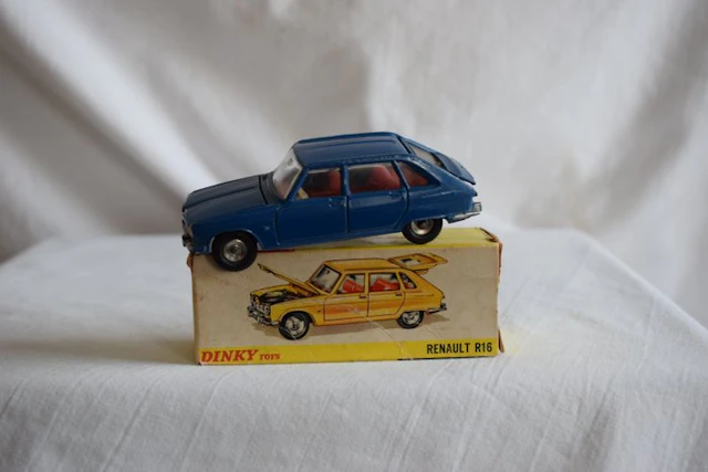 Dinky Toys 1:43 - Model car - Renault R16 nr. 166