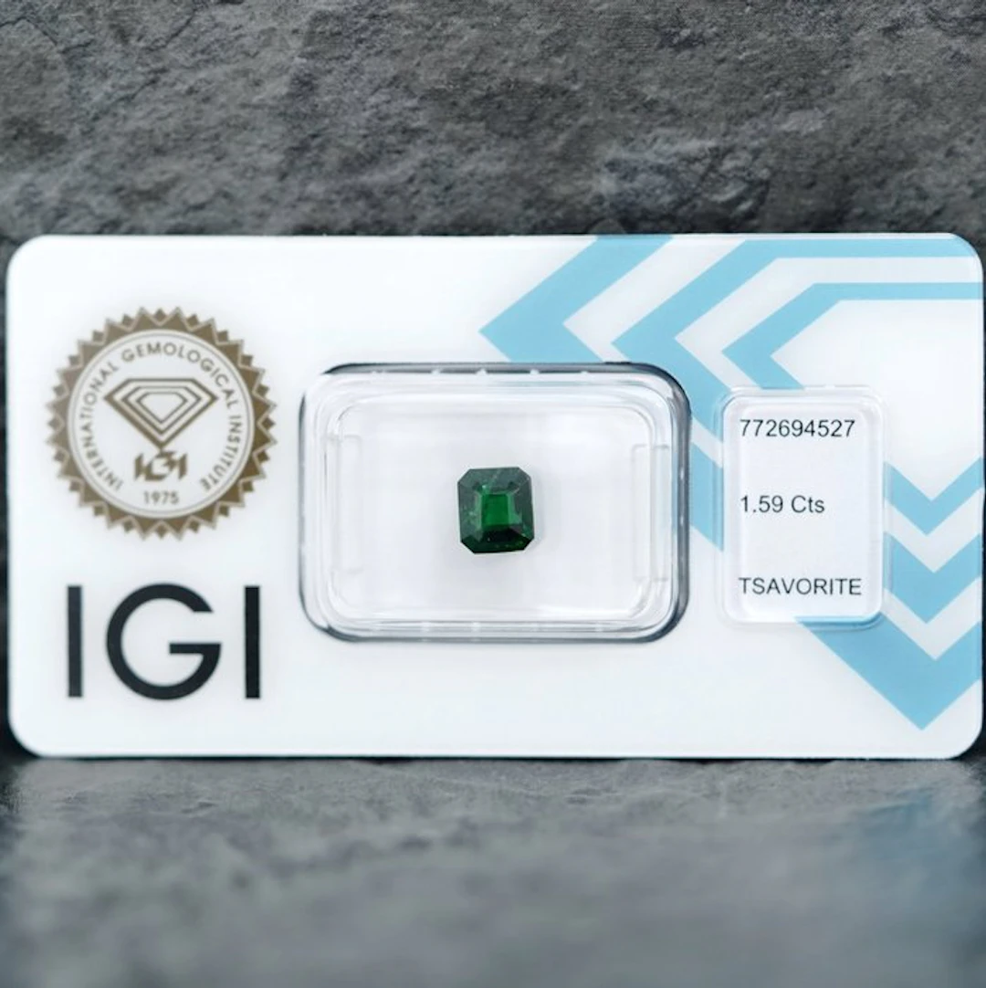 1 pcs Green Tsavorite - 1.59 ct - International Gemological Institute (IGI)