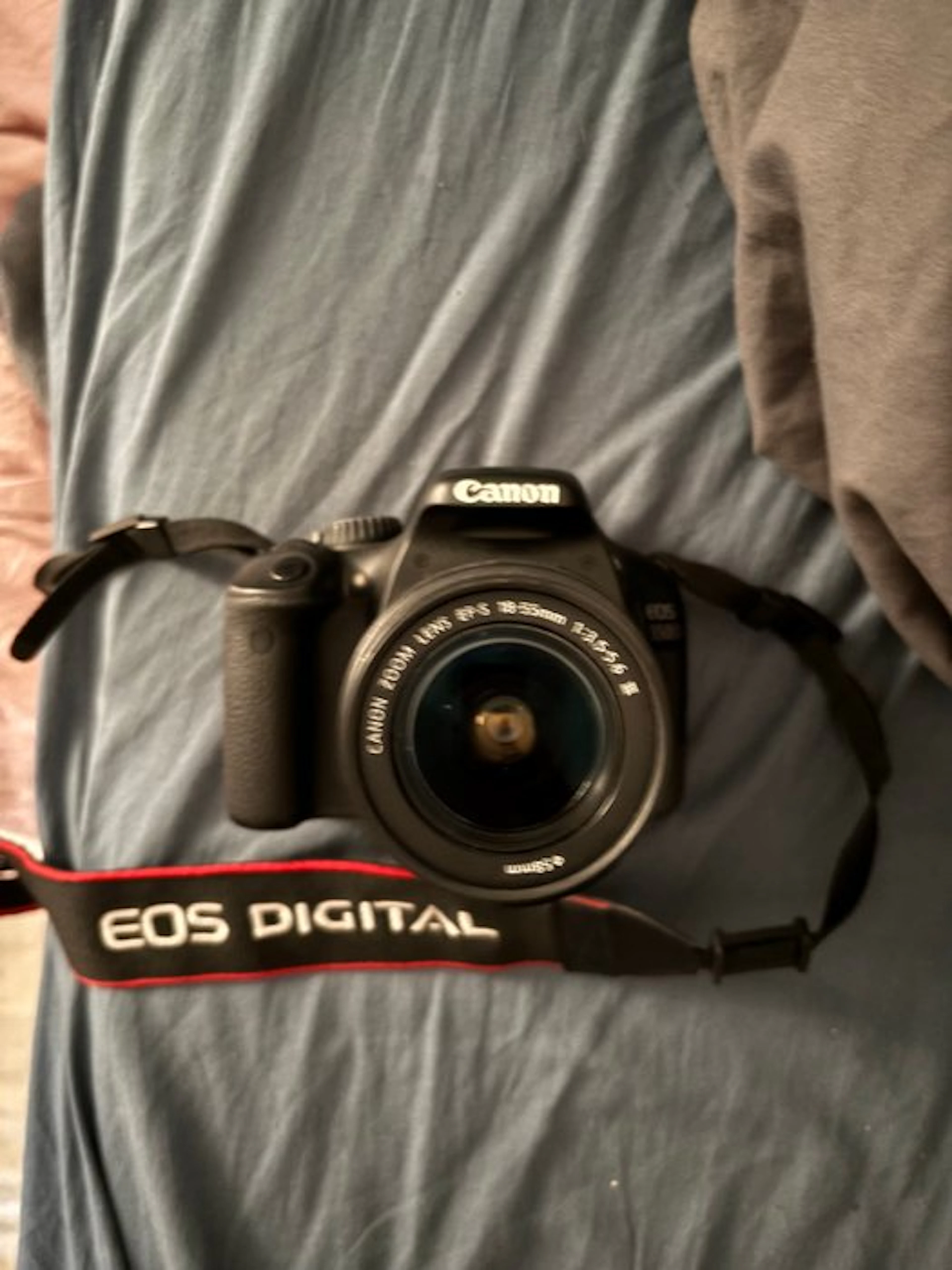 Canon EOS 550D + 18-55mm Digital reflex camera (DSLR)