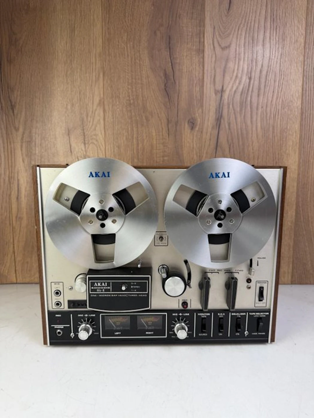 Akai - 4000DS Mk2 - 3 Head / 4 Track / 2 speed Reel to reel deck 18 cm