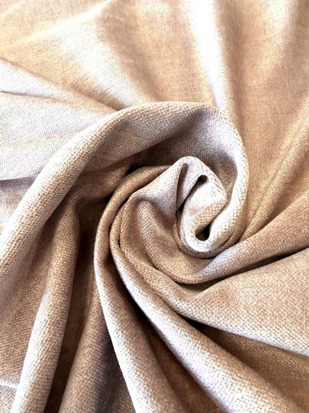 1806★ Premium tufted velvet in an elegant marbled...