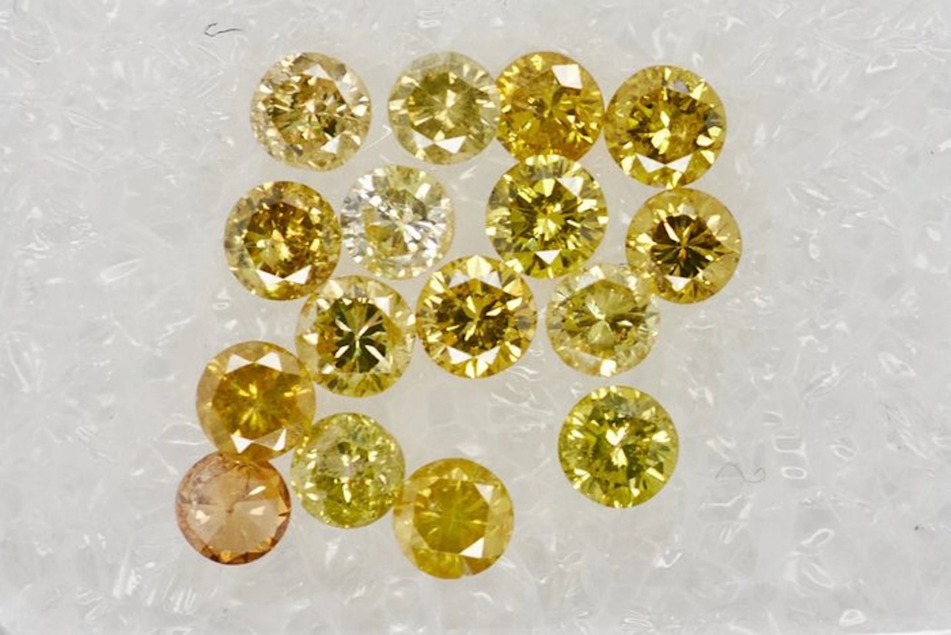 No reserve price - 16 pcs Diamond (Colour-treated) - 0.98...