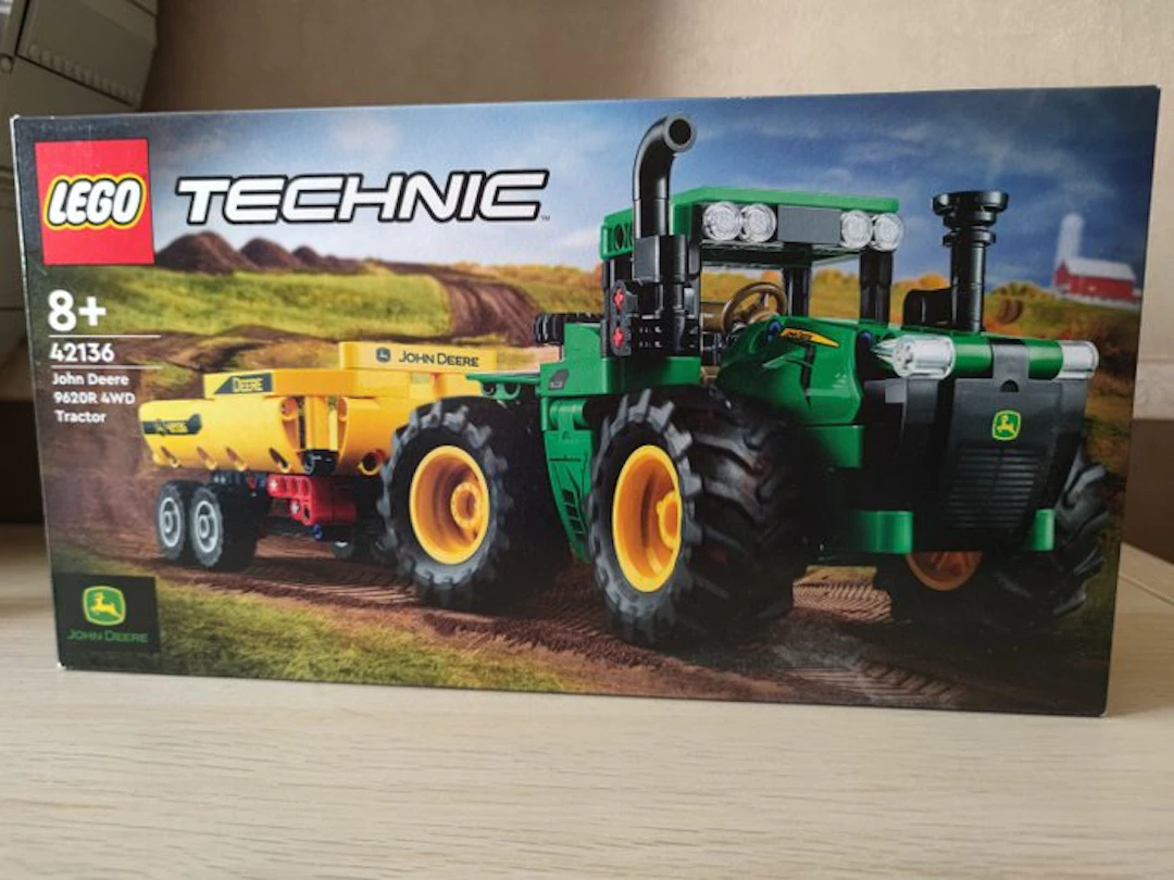 LEGO Set - 42136 - Technic - John Deere 9620R 4WD Tractor