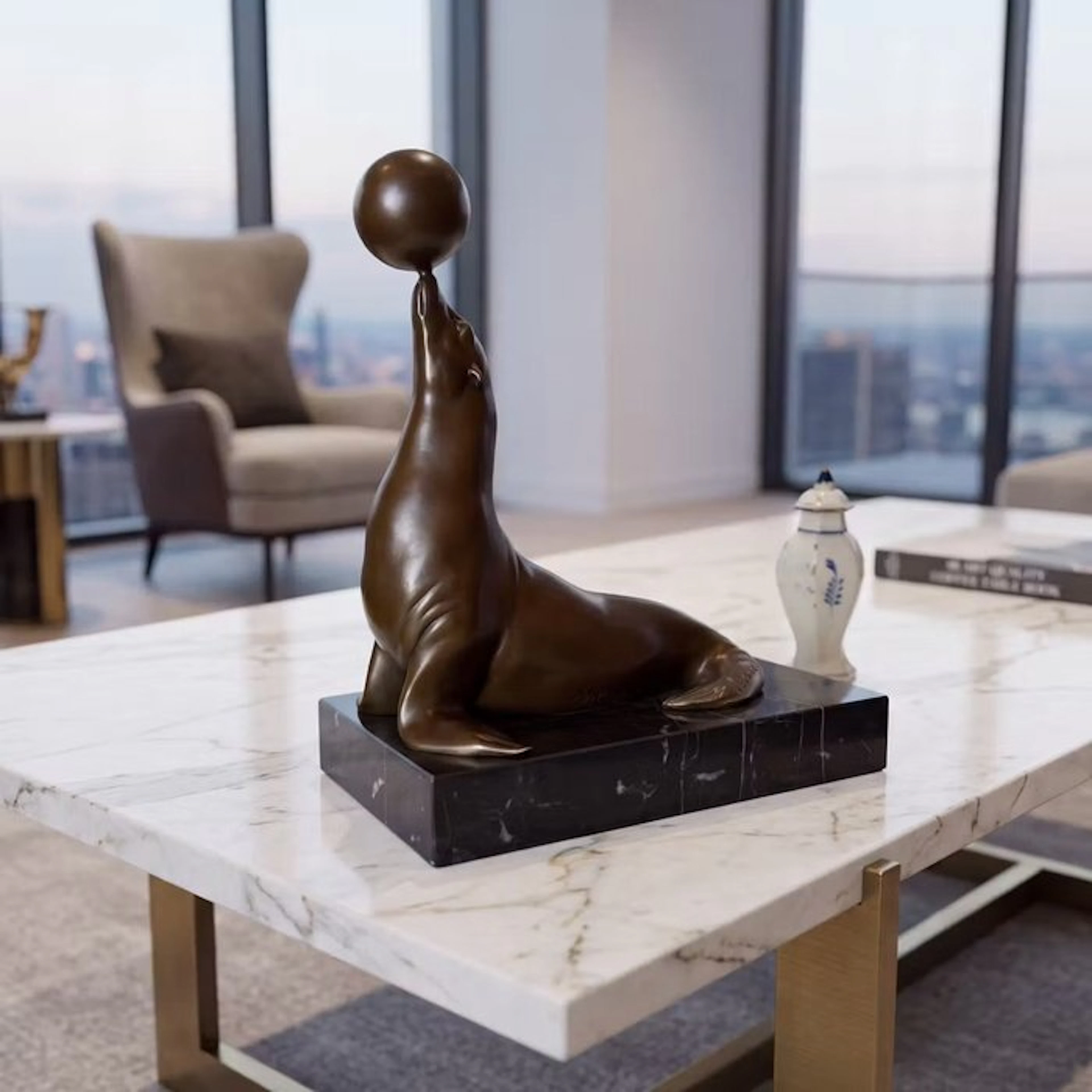 Statue, Naar: Césaro Zeehond met bal - 21 cm - Bronze, Marble