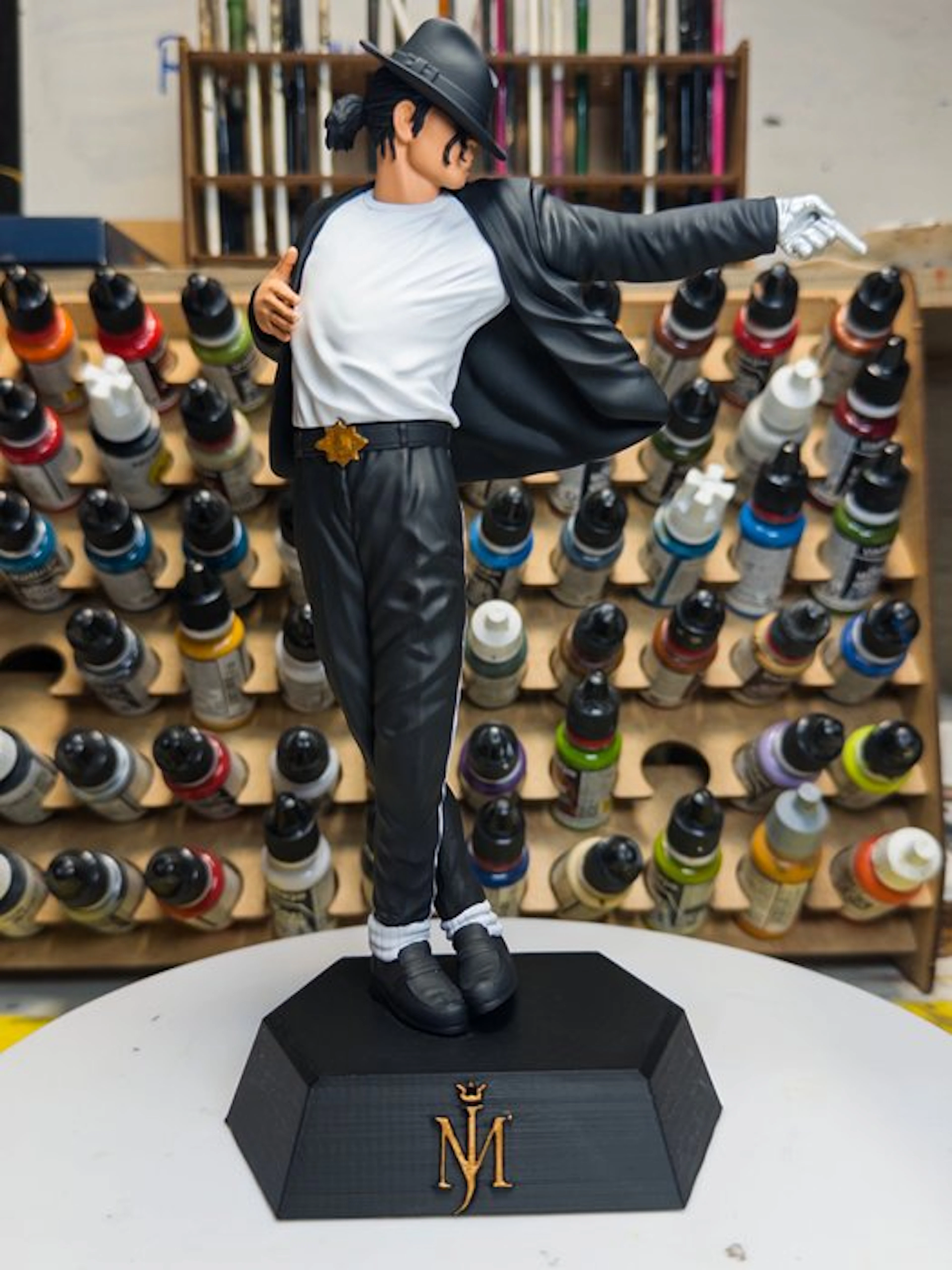 Figure - Michael Jackson - Moon Walker - Hand Painted - Resin