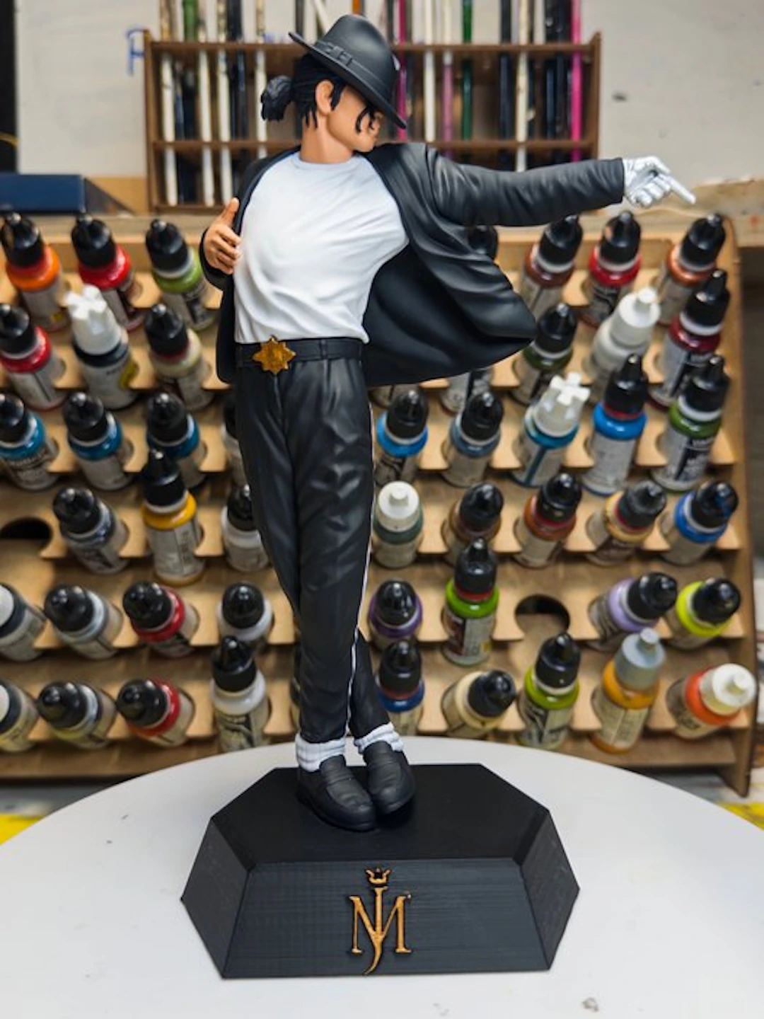 Figure - Michael Jackson - Moon Walker - Hand Painted - Resin