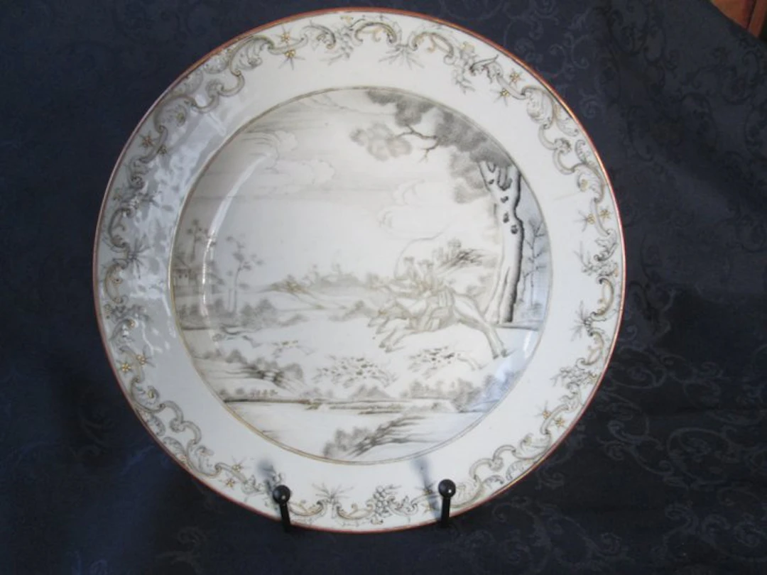 Chinese porcelain grisaille border with a hunting scene