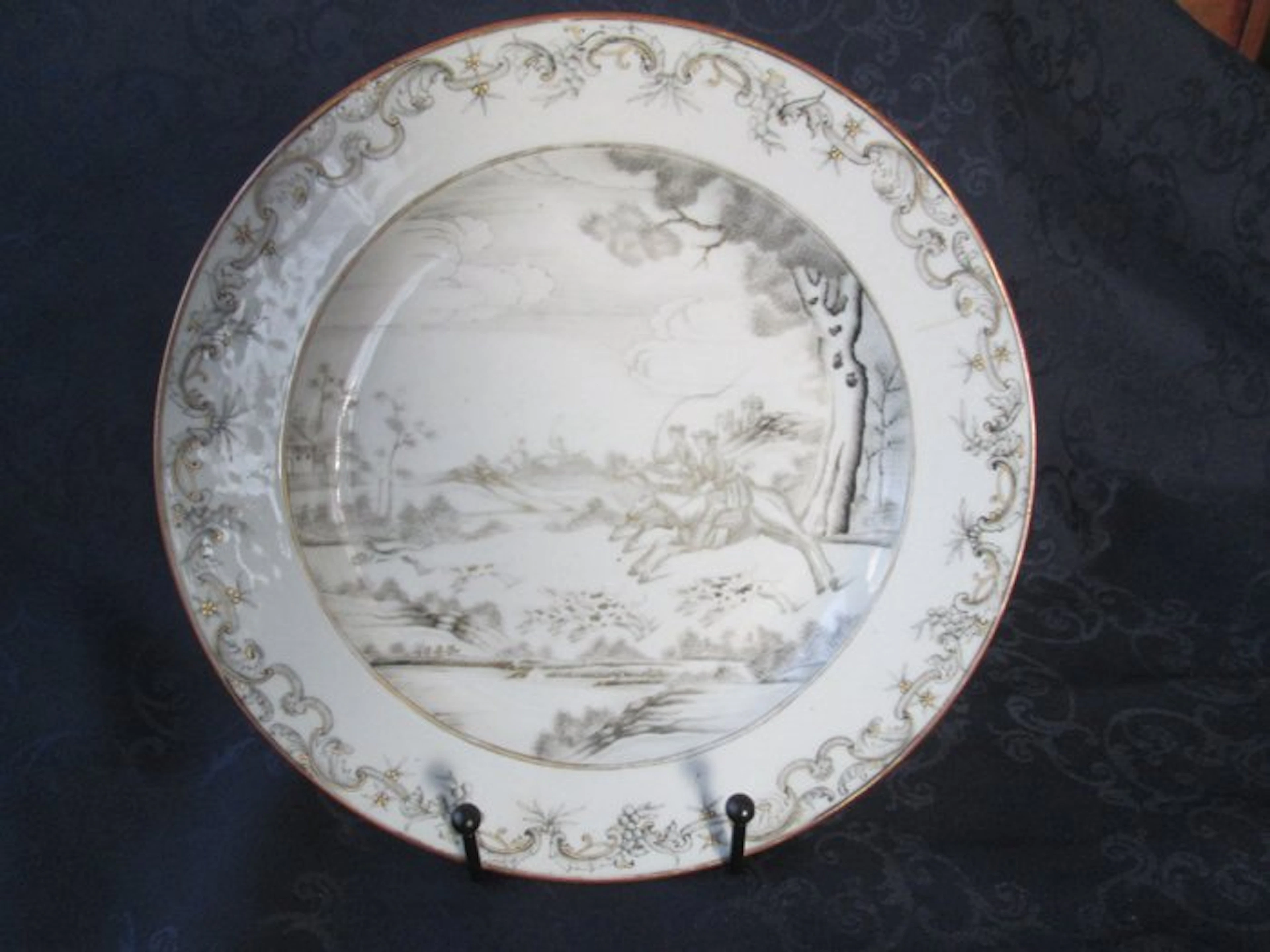 Chinese porcelain grisaille border with a hunting scene