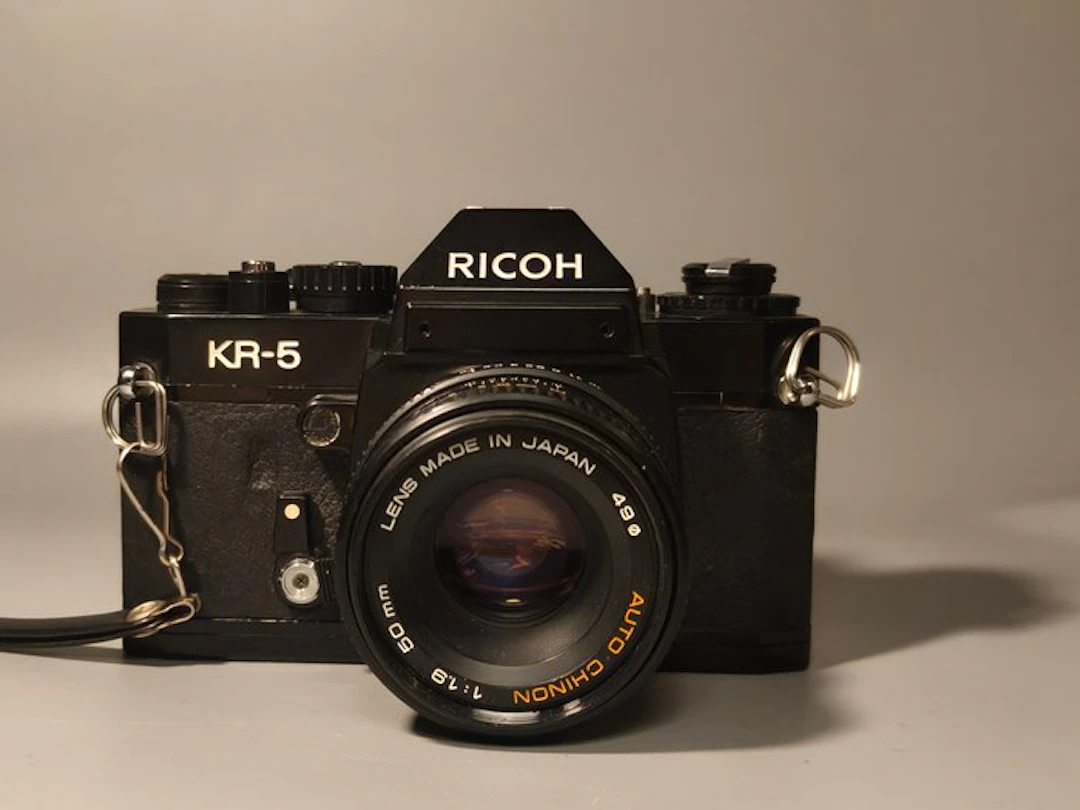 Ricoh KR-5 + Auto Chinon 50 mm f/1.9. Analogue camera