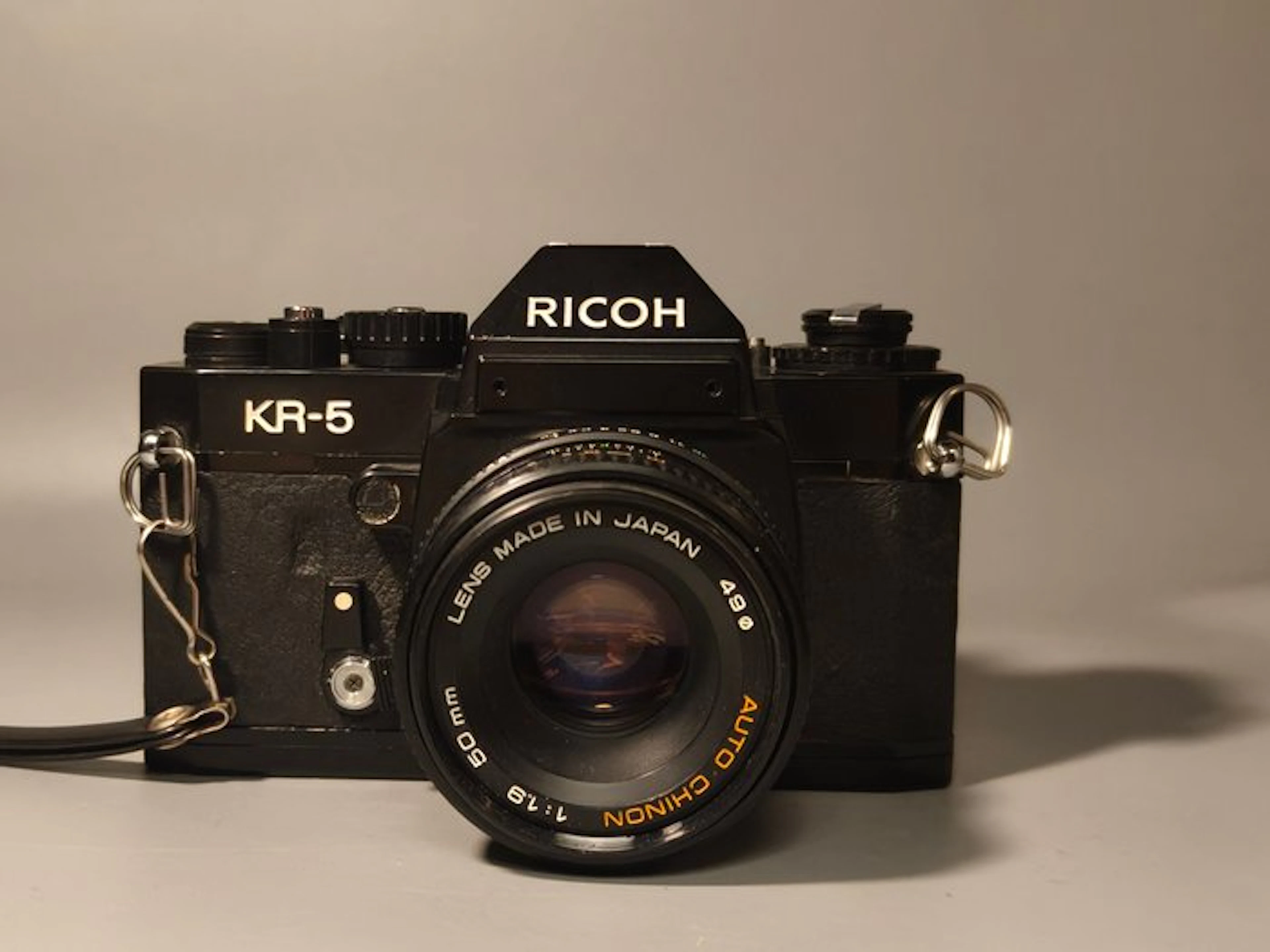 Ricoh KR-5 + Auto Chinon 50 mm f/1.9. Analogue camera