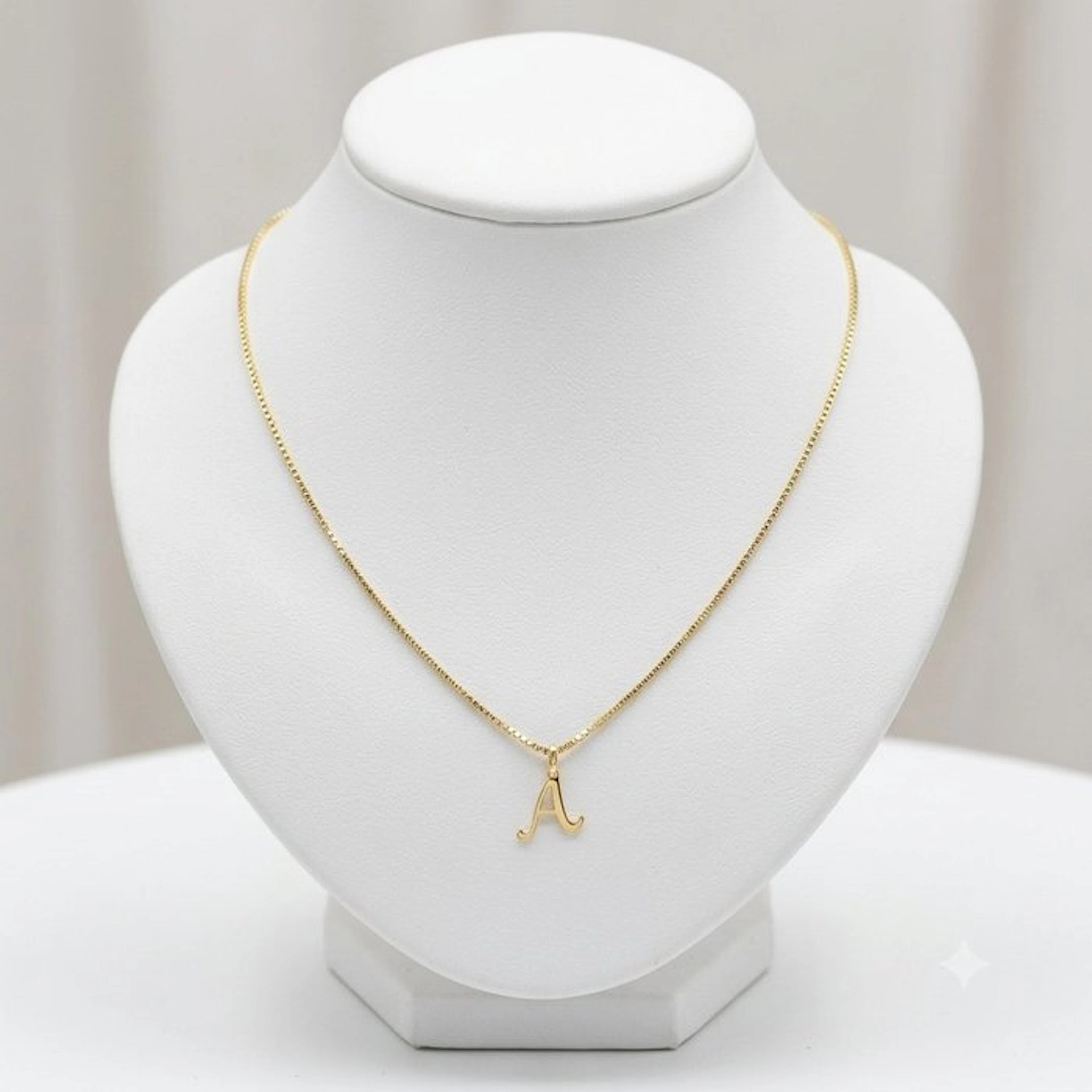 Necklace with pendant - 18 kt. Yellow gold - Letter pendant necklace, 2.4 g