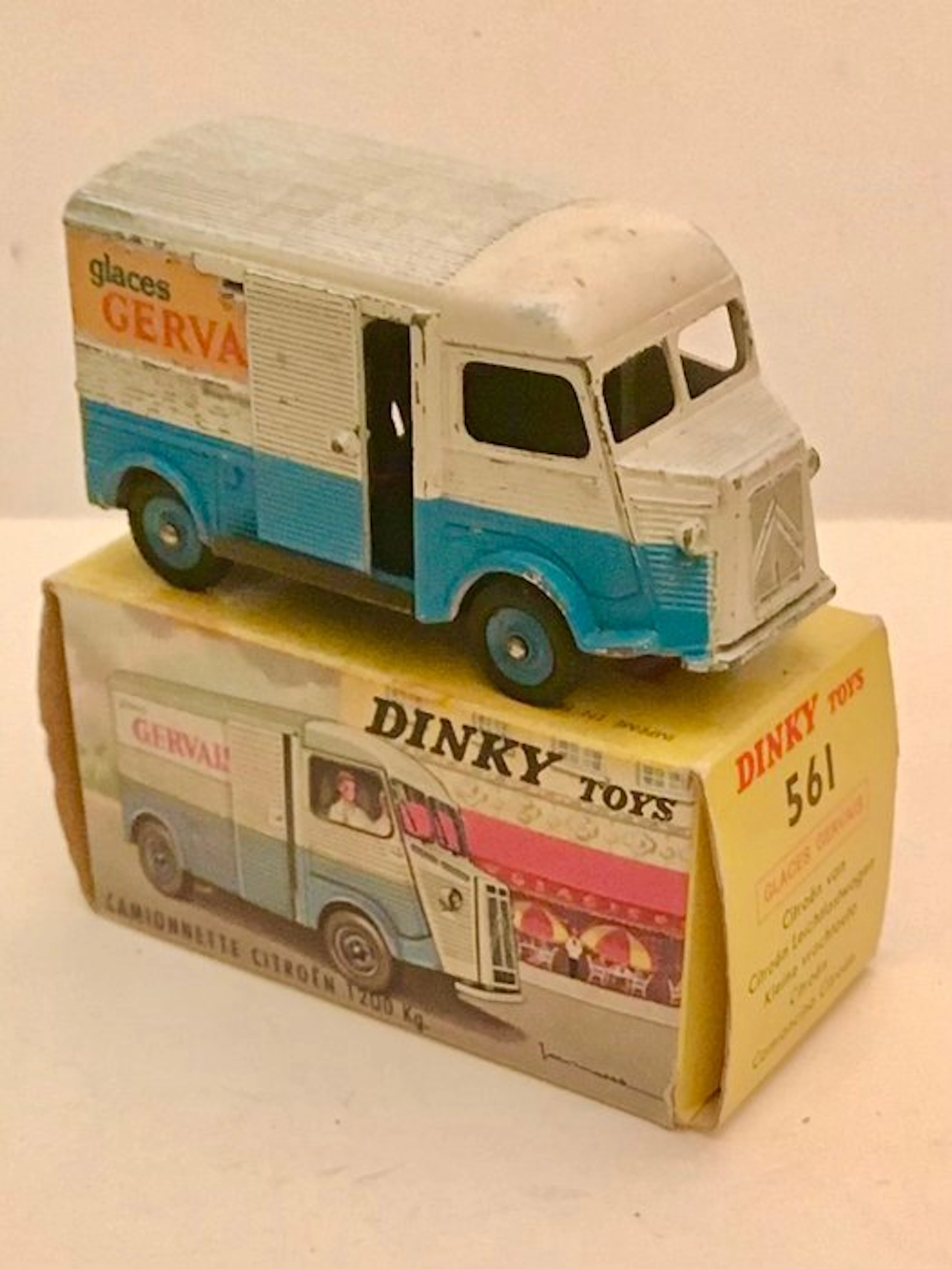 Dinky Toys 1:43 - Model car - Citroën 1200kg Dinky toys...