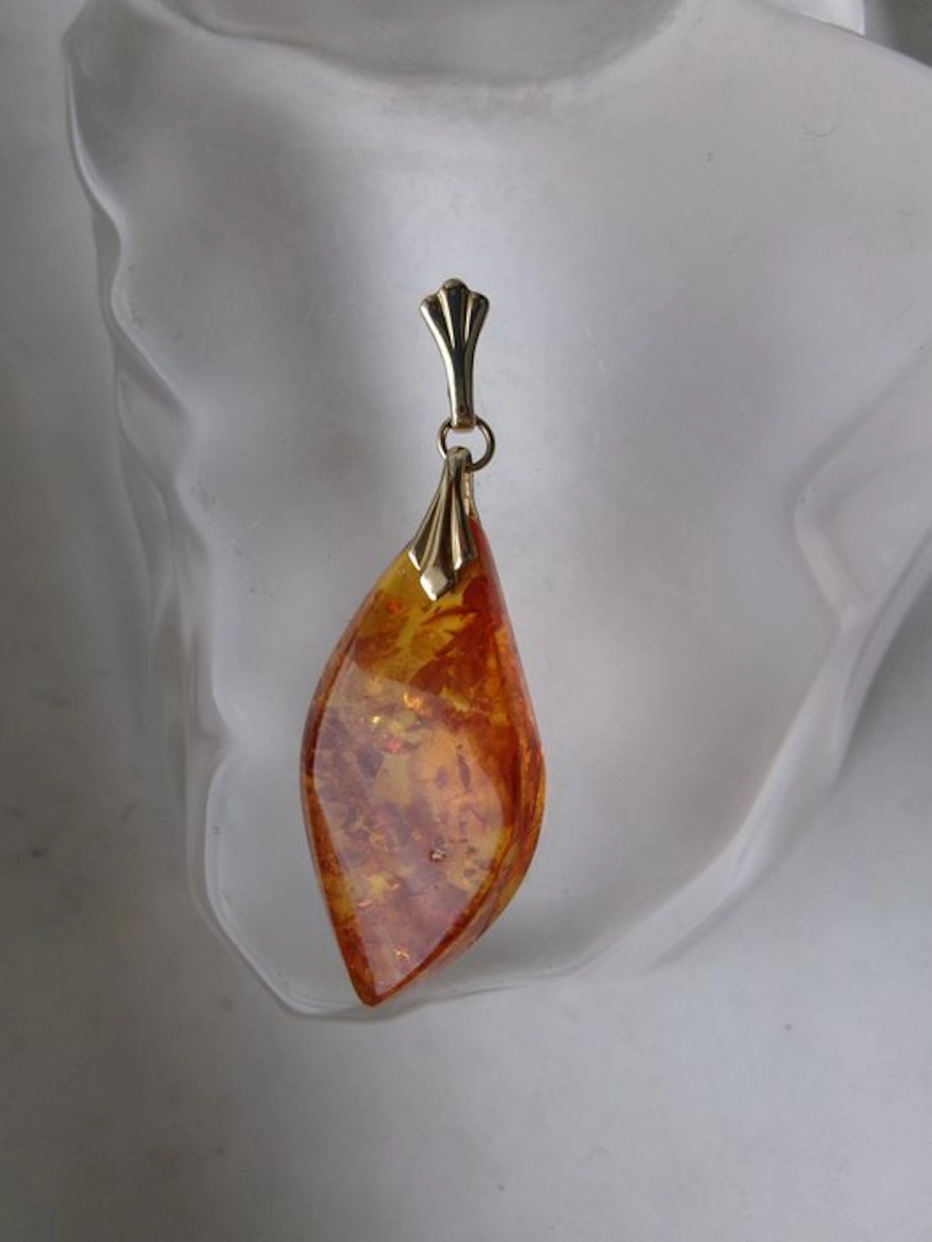 8 kt. - Amber, Yellow gold - Pendant - Art Deco Style