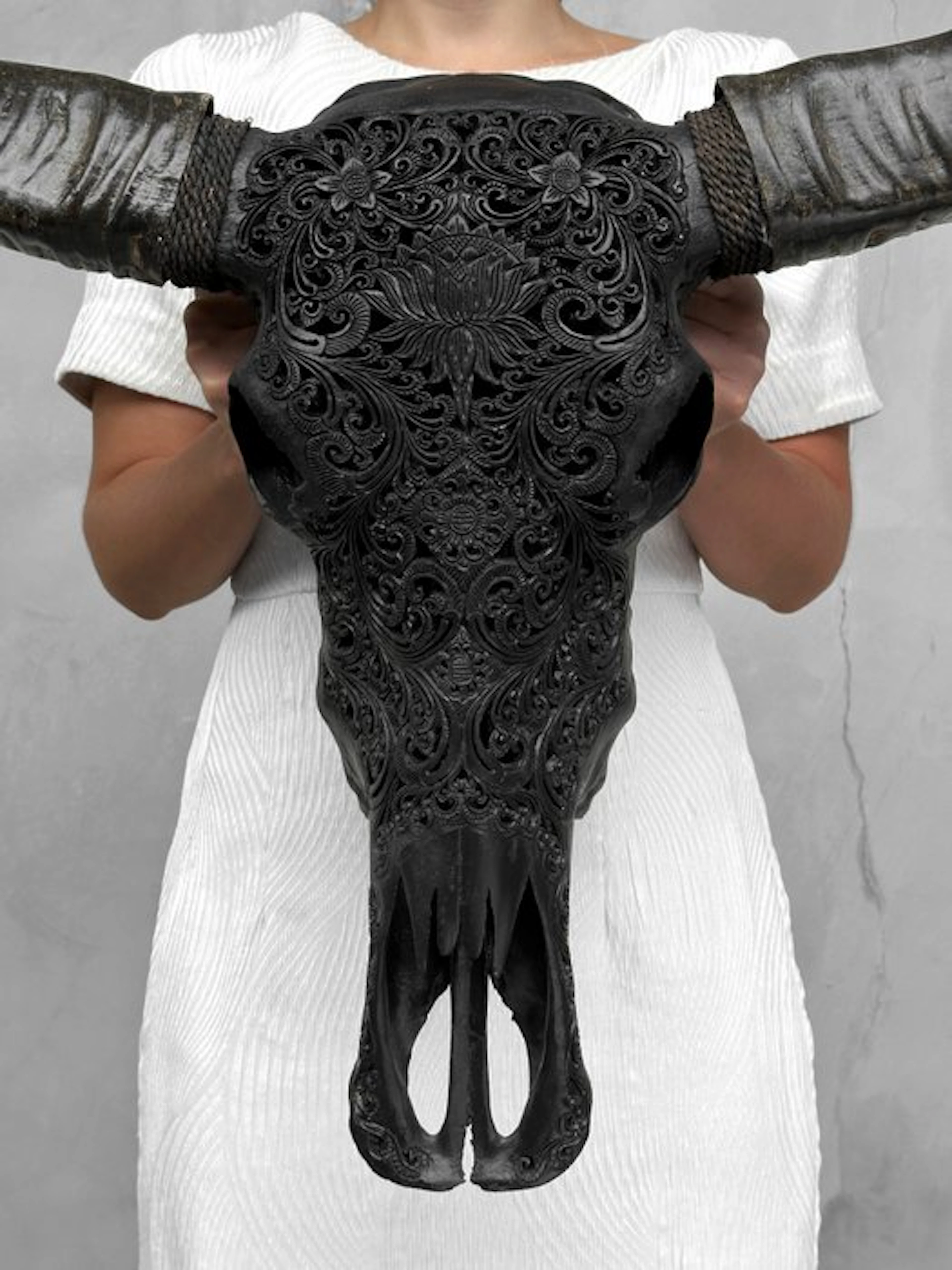 NO RESERVE PRICE - C-Authentic Large Black Hand-Carved...