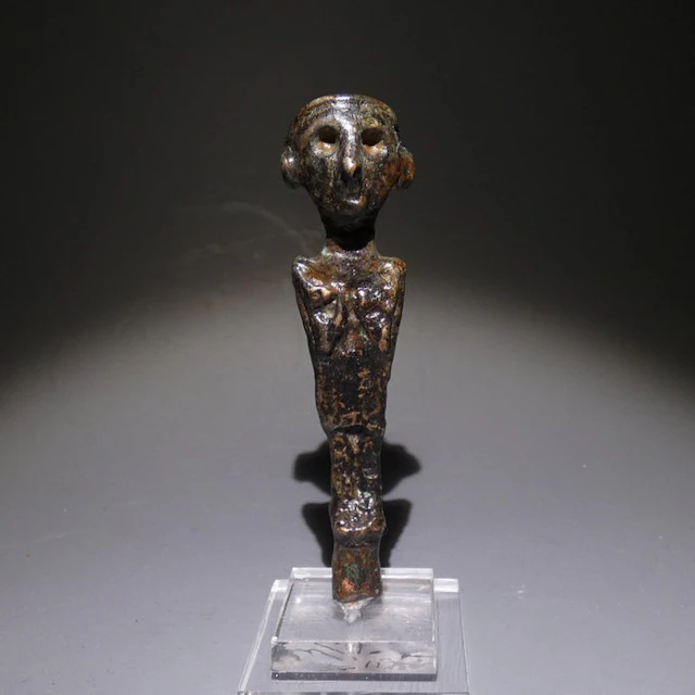 Achaemenid Bronze Important Figure, ex-voto. 8 cm H. 5th century BC.