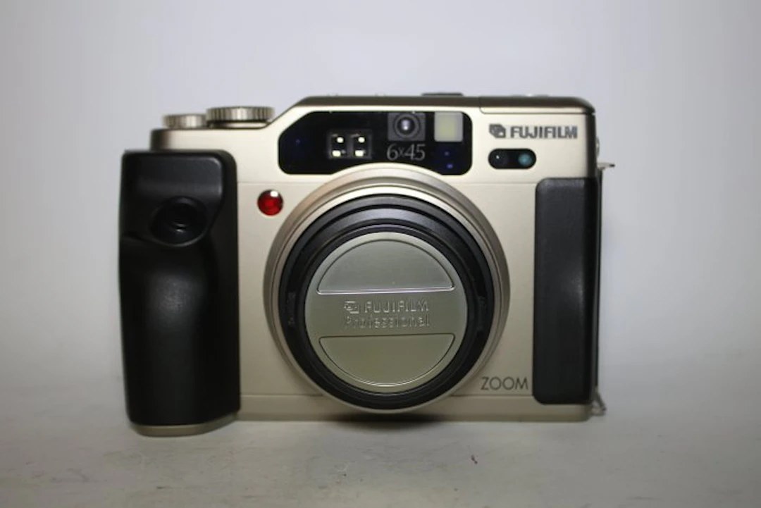Fuji GA645Zi Professional Digital camera