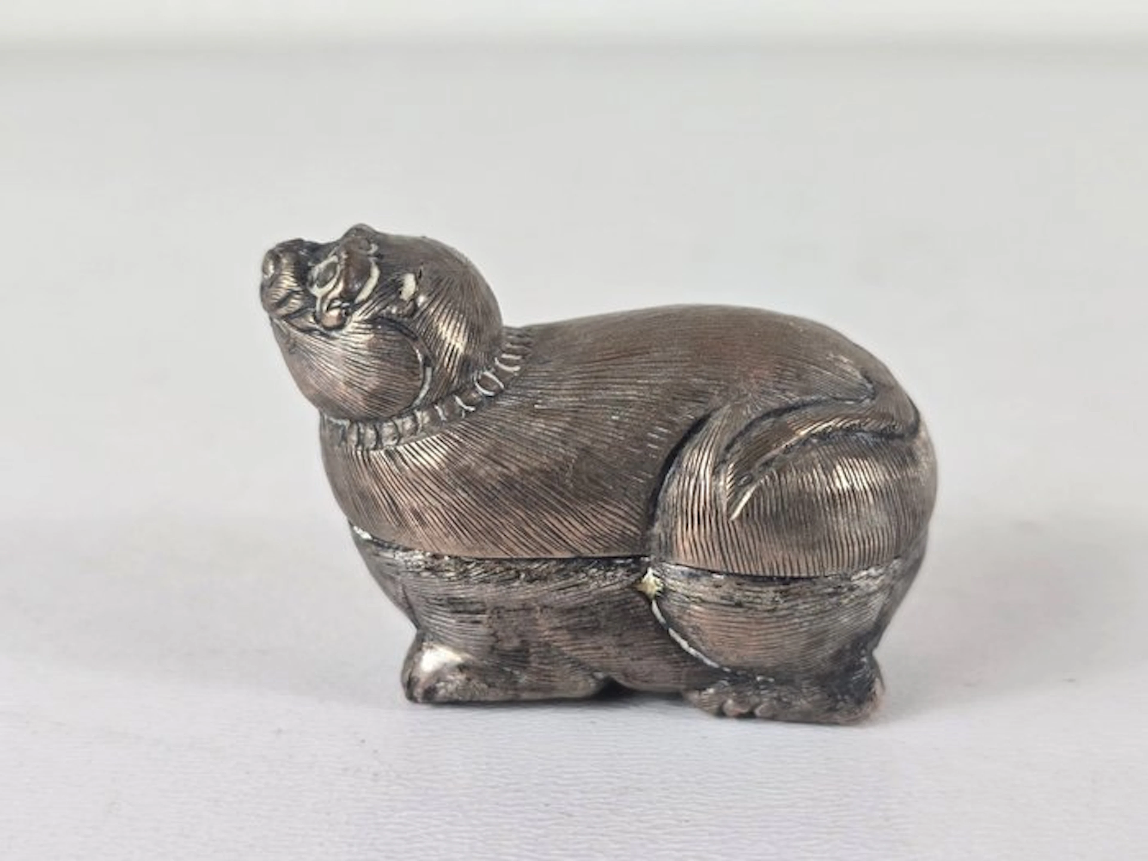 Box - .900 silver - Betel nut box lion