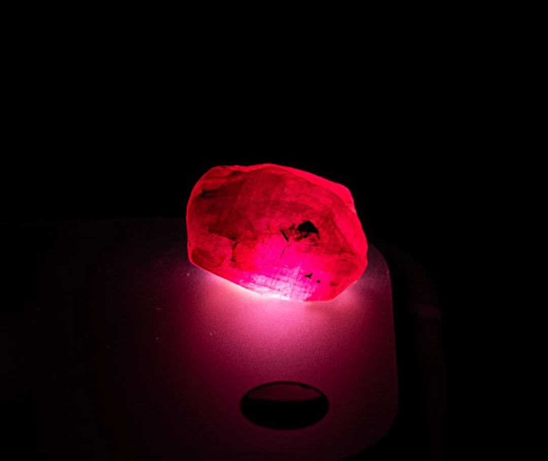 17.86 carats!! Pigeon-blood ruby - top quality GÉANT...