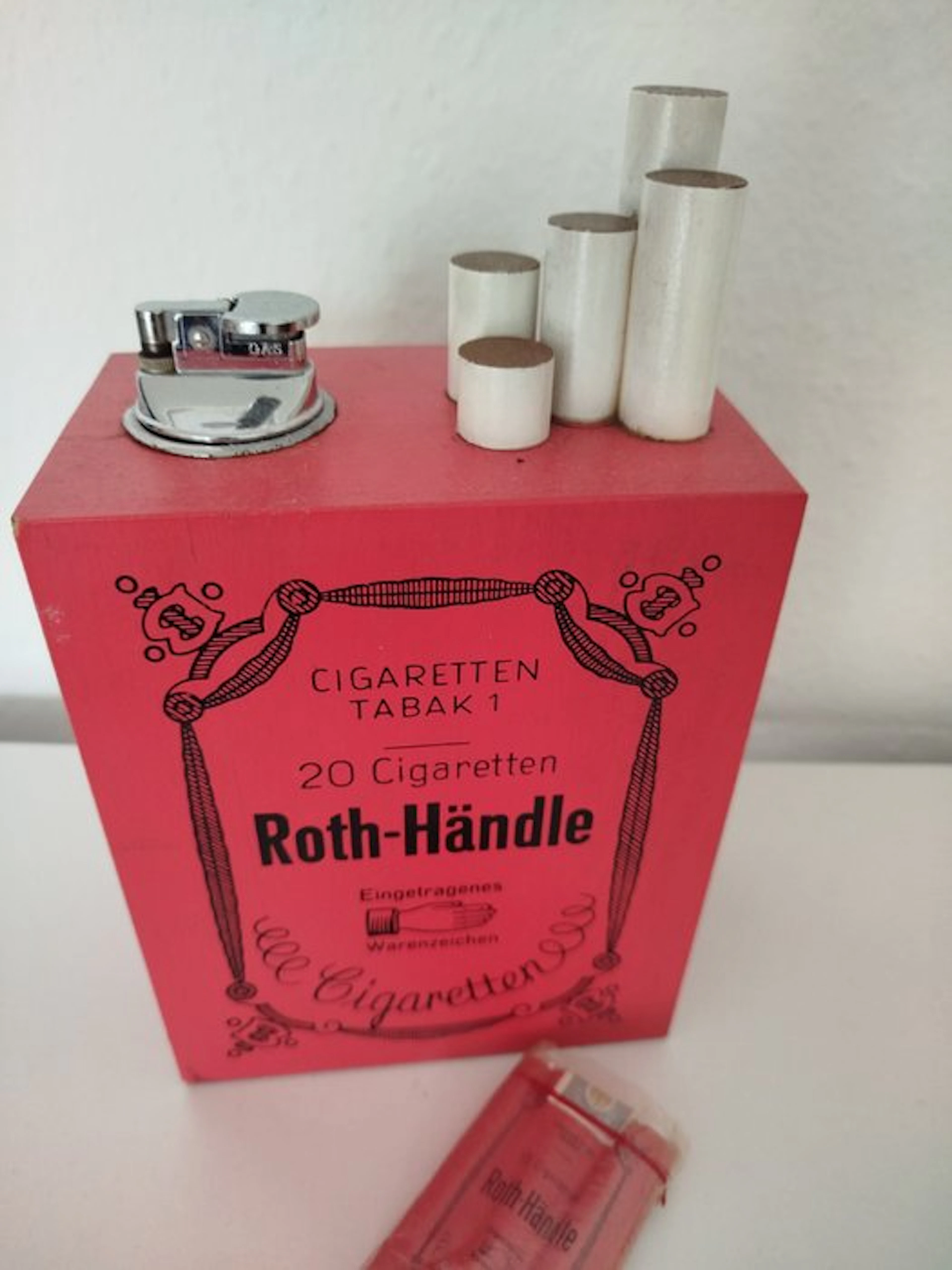 Roth Händle Tischfeuerzeug XXL + Zigaretten - No reserve...