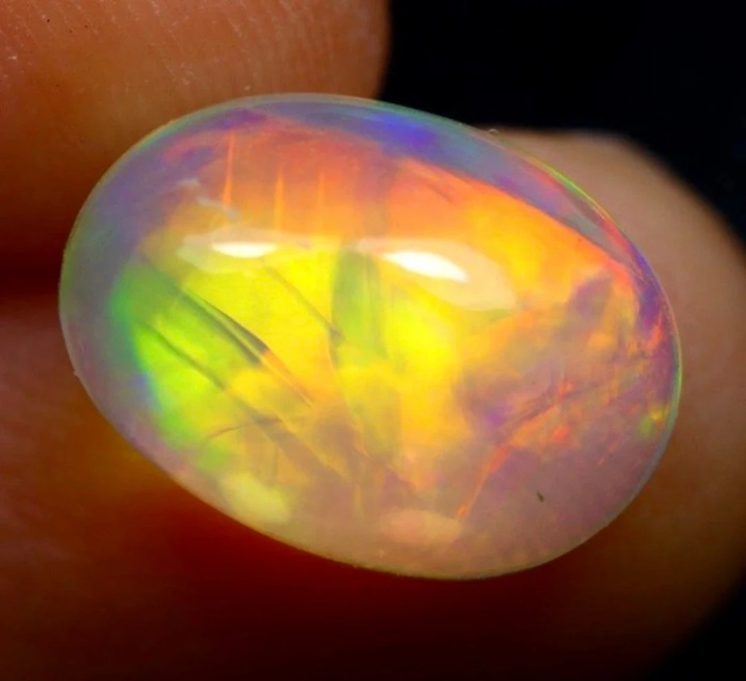 Opal Cabochon - Height: 12 mm - Width: 8.5 mm- 0.56 g - (1)
