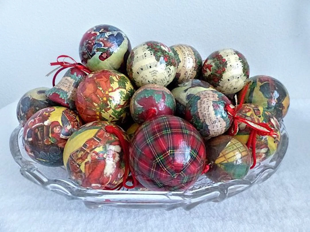 Christmas tree ornament (46) - Papier-mache - Balls, hearts, clocks