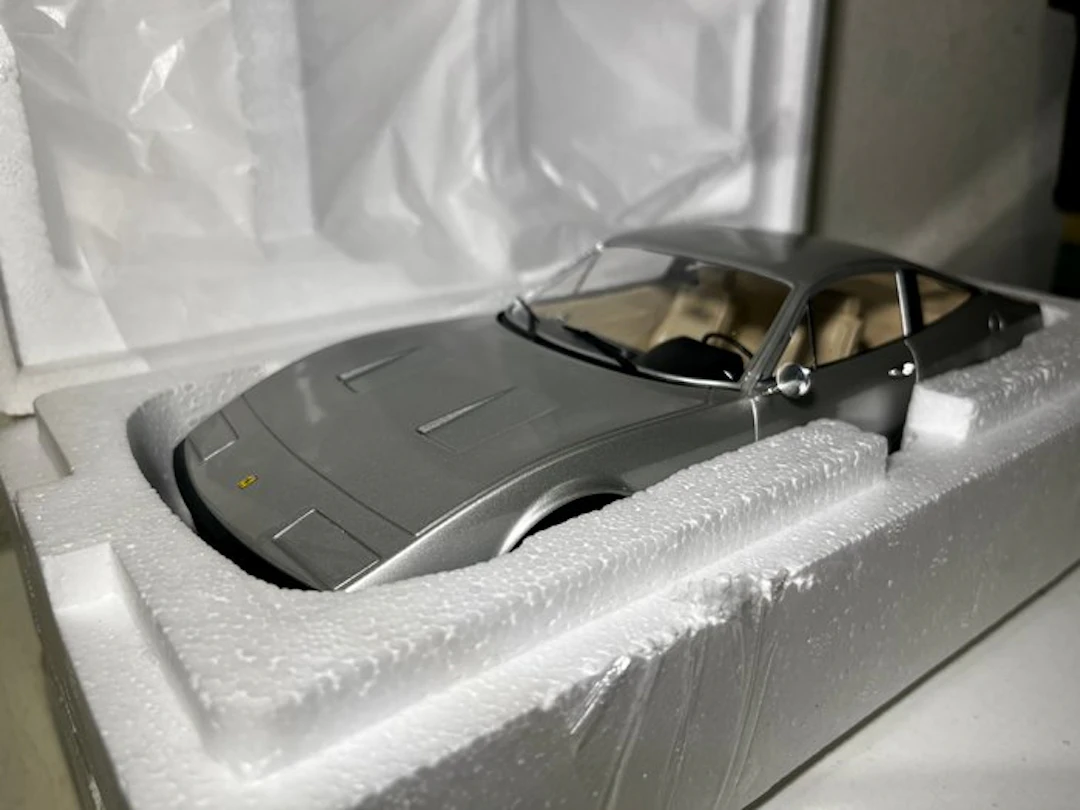 KK-Scale 1:18 - Model car - Ferrari 365 GTC/4 - Limited to 750 pieces
