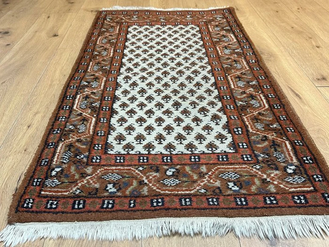 Stunning hand-knotted Sarough Mir rug with a fine Boteh...