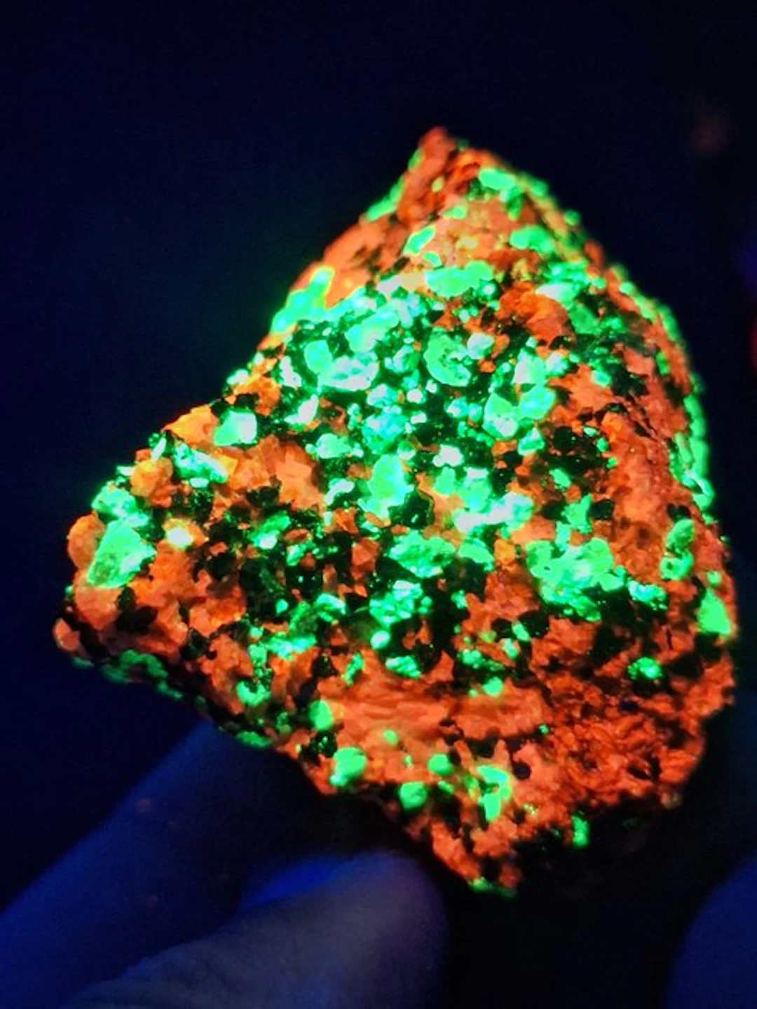 Rare willemite & calcite Fluorescent - Height: 6.5 cm - Width: 5 cm- 204 g