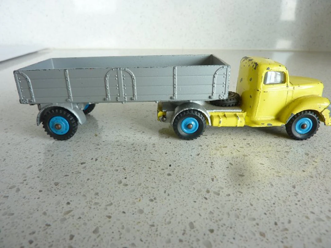 Dinky Toys 1:48 - Model truck - Commer - Commer Convertible Articulated Truck