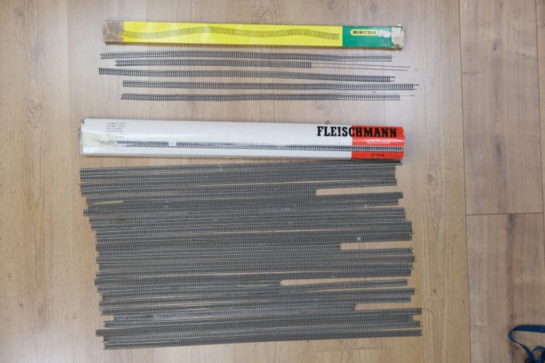 Fleischmann, Minitrix N - 9106 - Model train scenery (30) - Flex rails