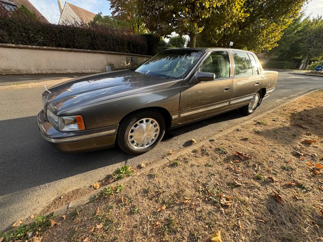 Cadillac - DeVille V8 - 1999