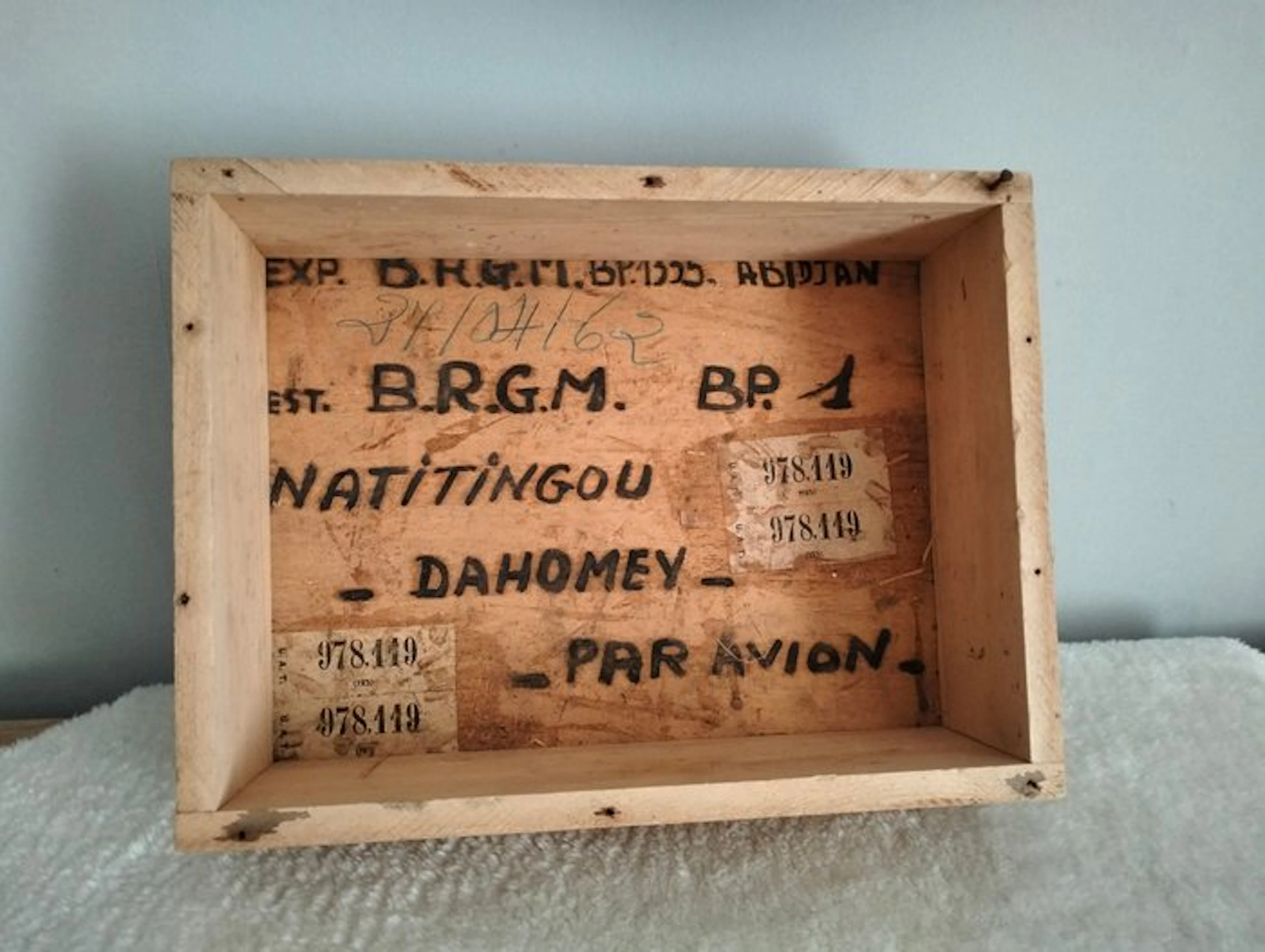 BRGM shipping box (Bureau de Recherches Géologiques et Minières)