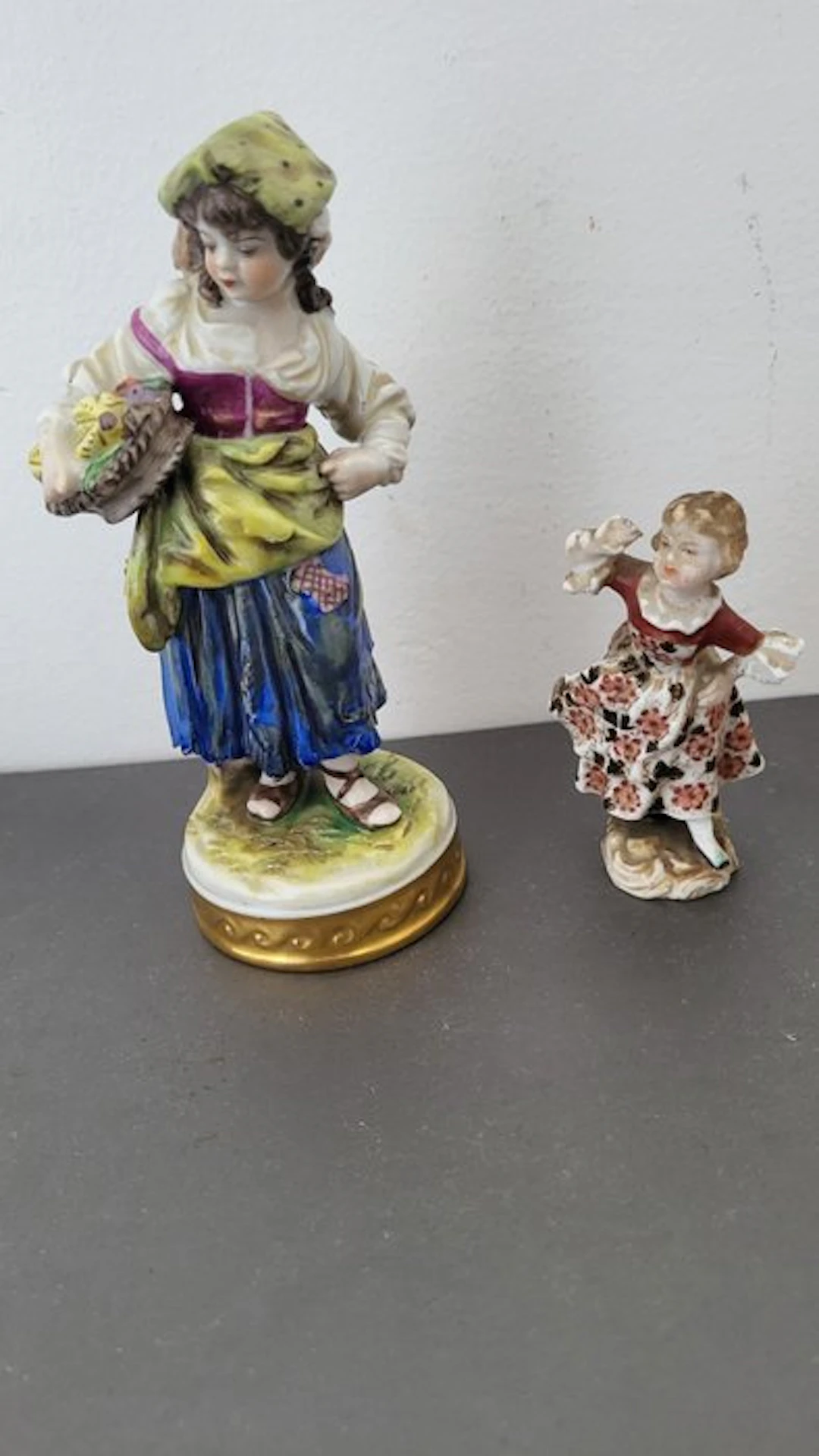 Aelteste Volkstedter - Figurine - danseuse au tambourin - Porcelain