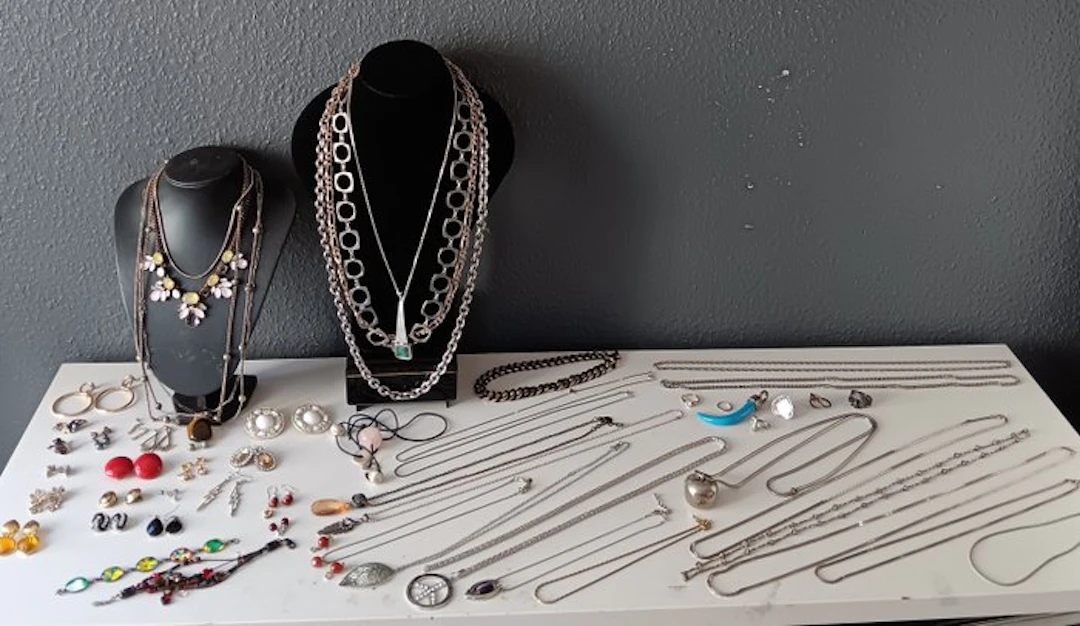 Themed collection - Various of Vintages Faschion Jewelries