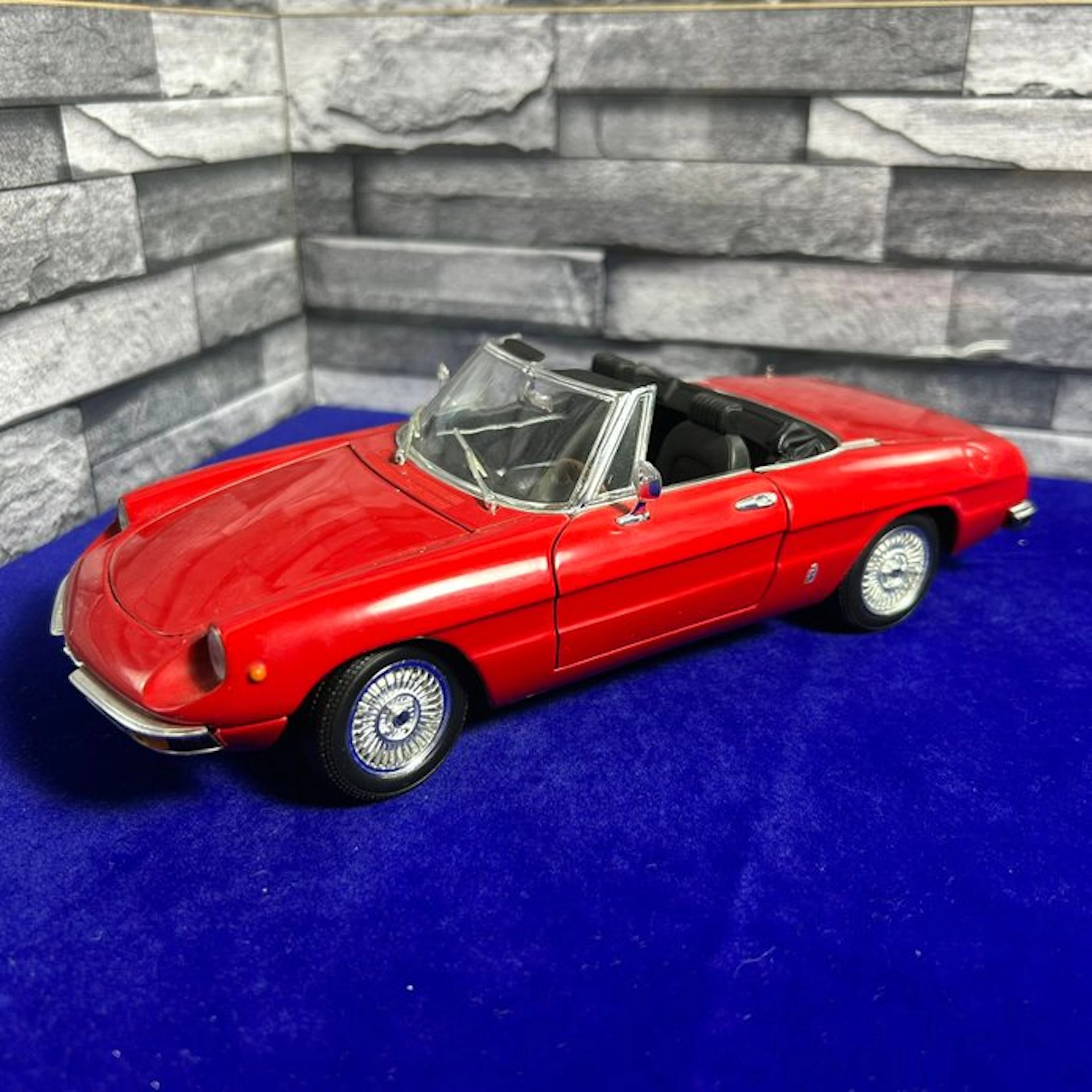 Ricko 1:18 - Model car - Alfa Romeo Spider Veloce 2000 Coda Tronca