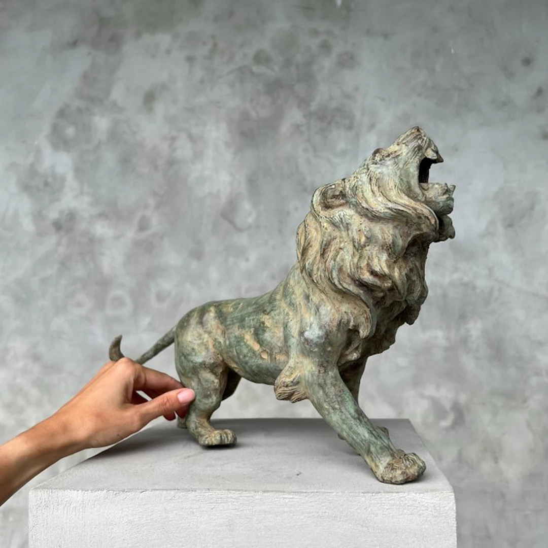 Figure - NO RESERVE PRICE - Roaring Lion Sculpture - Bronze