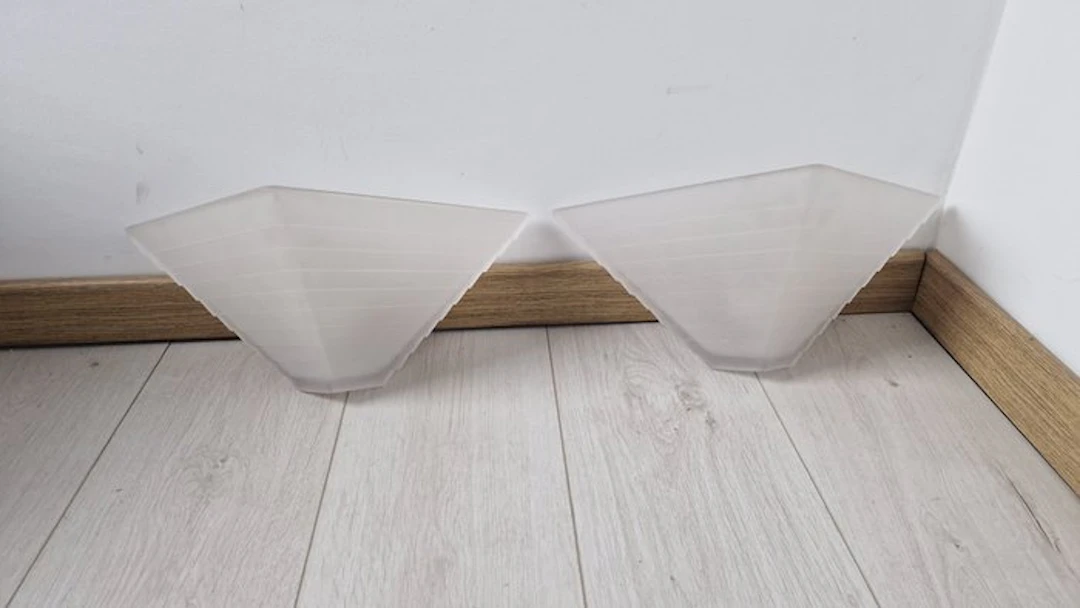 Wall sconce (2) - Scaling glass appliques - Glass, Iron
