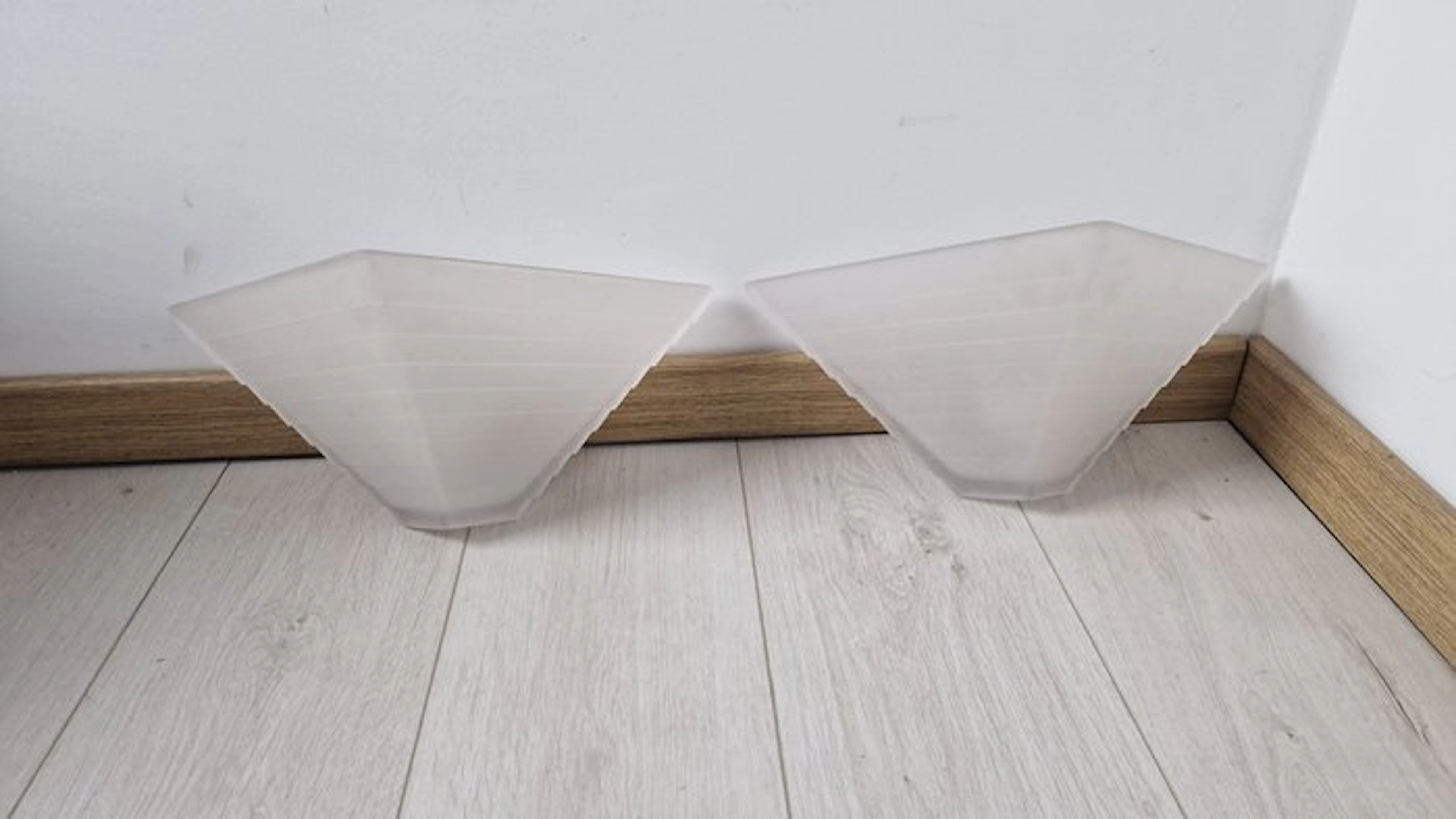 Wall sconce (2) - Scaling glass appliques - Glass, Iron