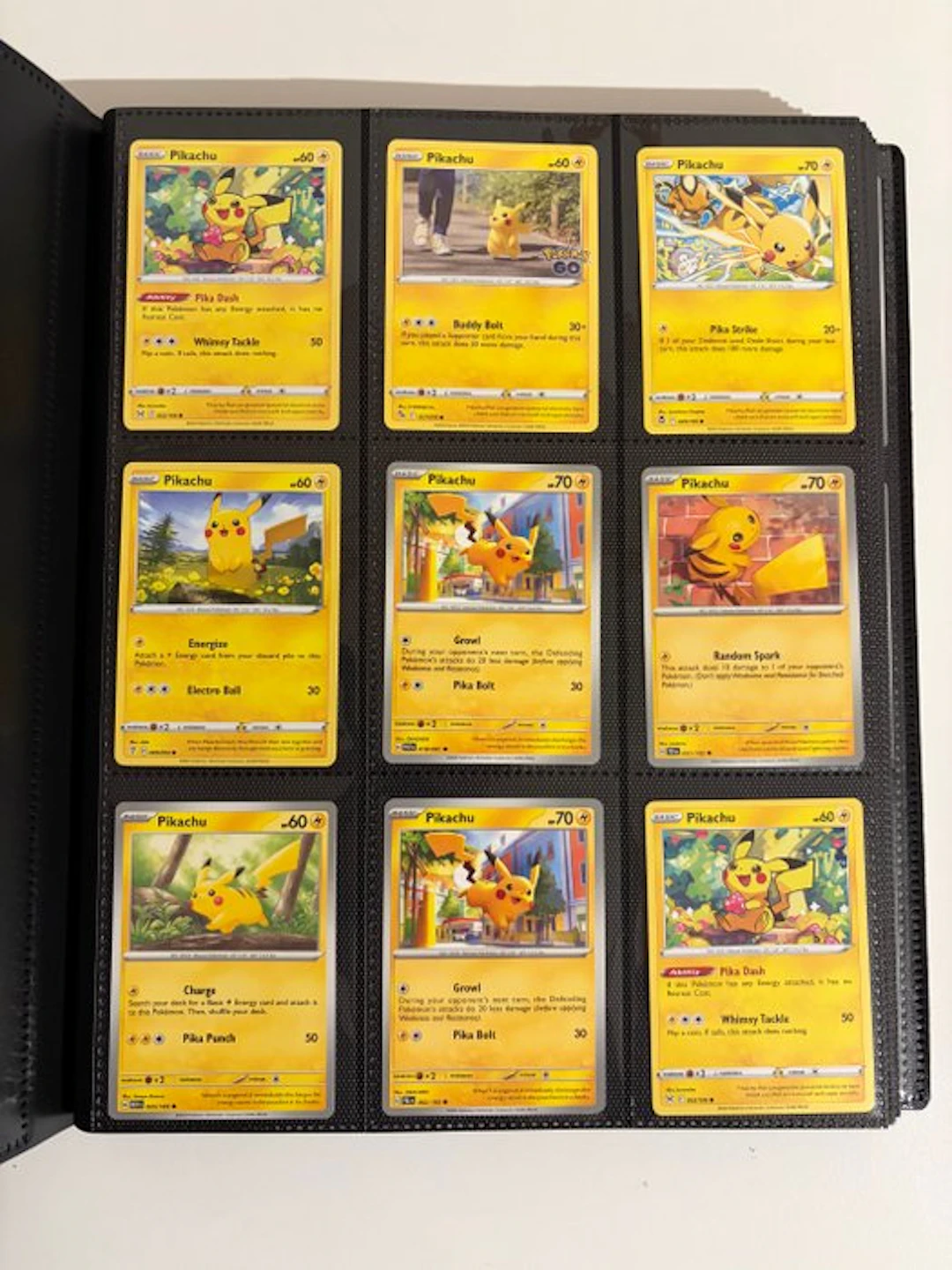 Pokémon - 200 Card - Pikachu - 8 different series