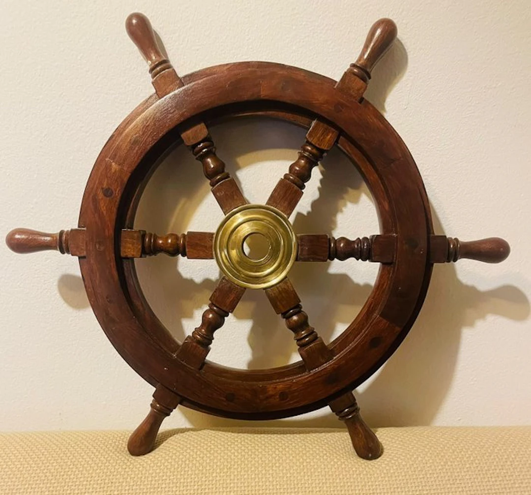 Decorative ship’s wheel - Mahogany