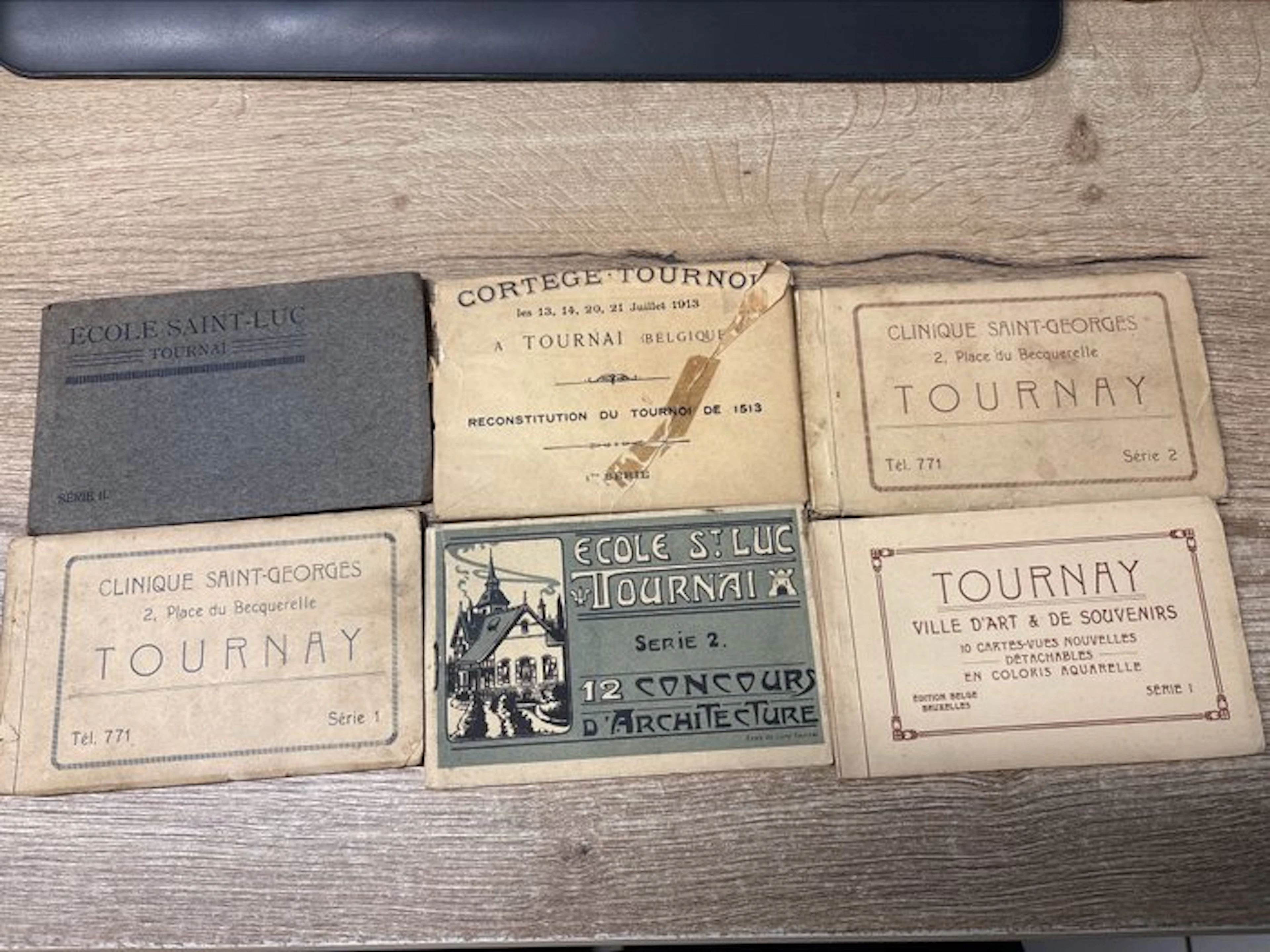 Belgium - Various postcard booklets from Tournai /...