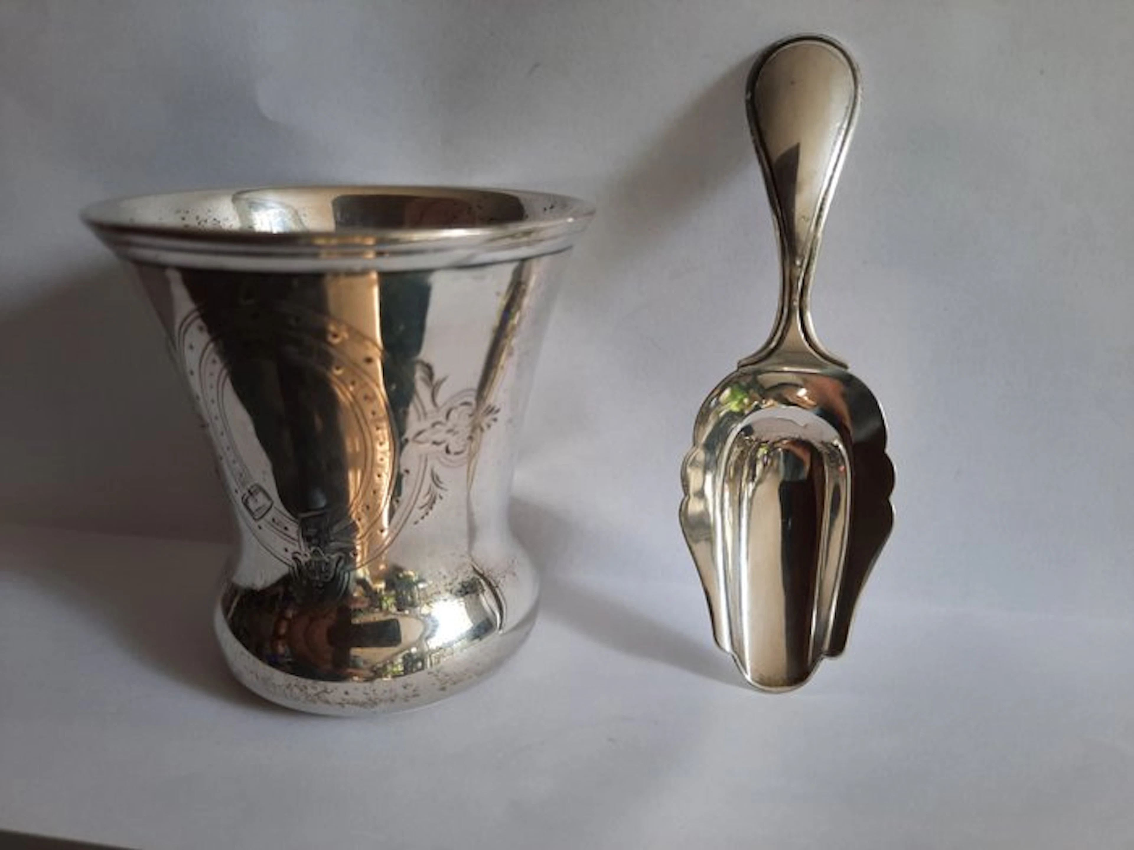 Centrepiece (2) - .835 silver - Cup with Spoon